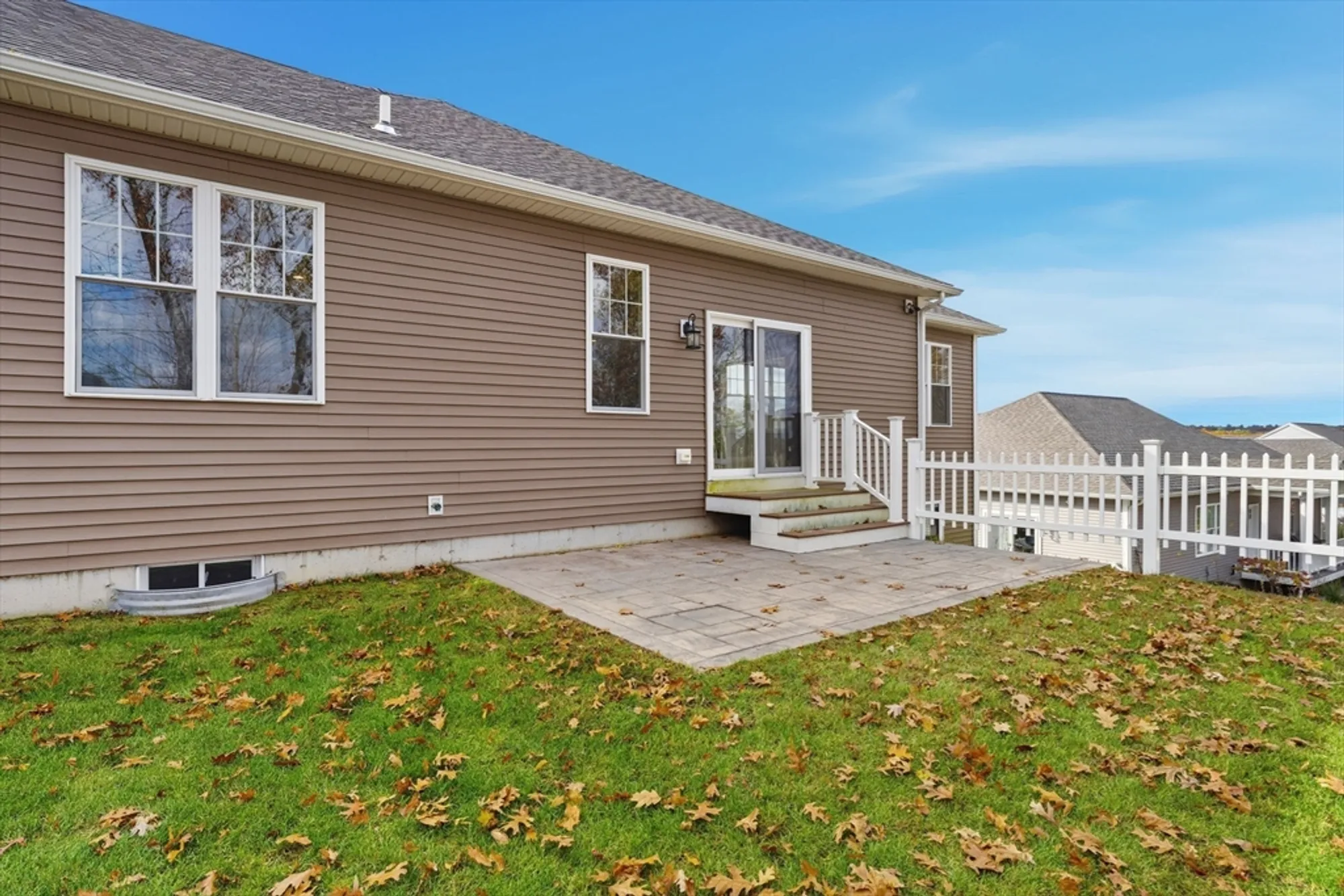 Property Slideshow image 31 of 41 | 100 spring hill dr # 100, Uxbridge, MA, 01569