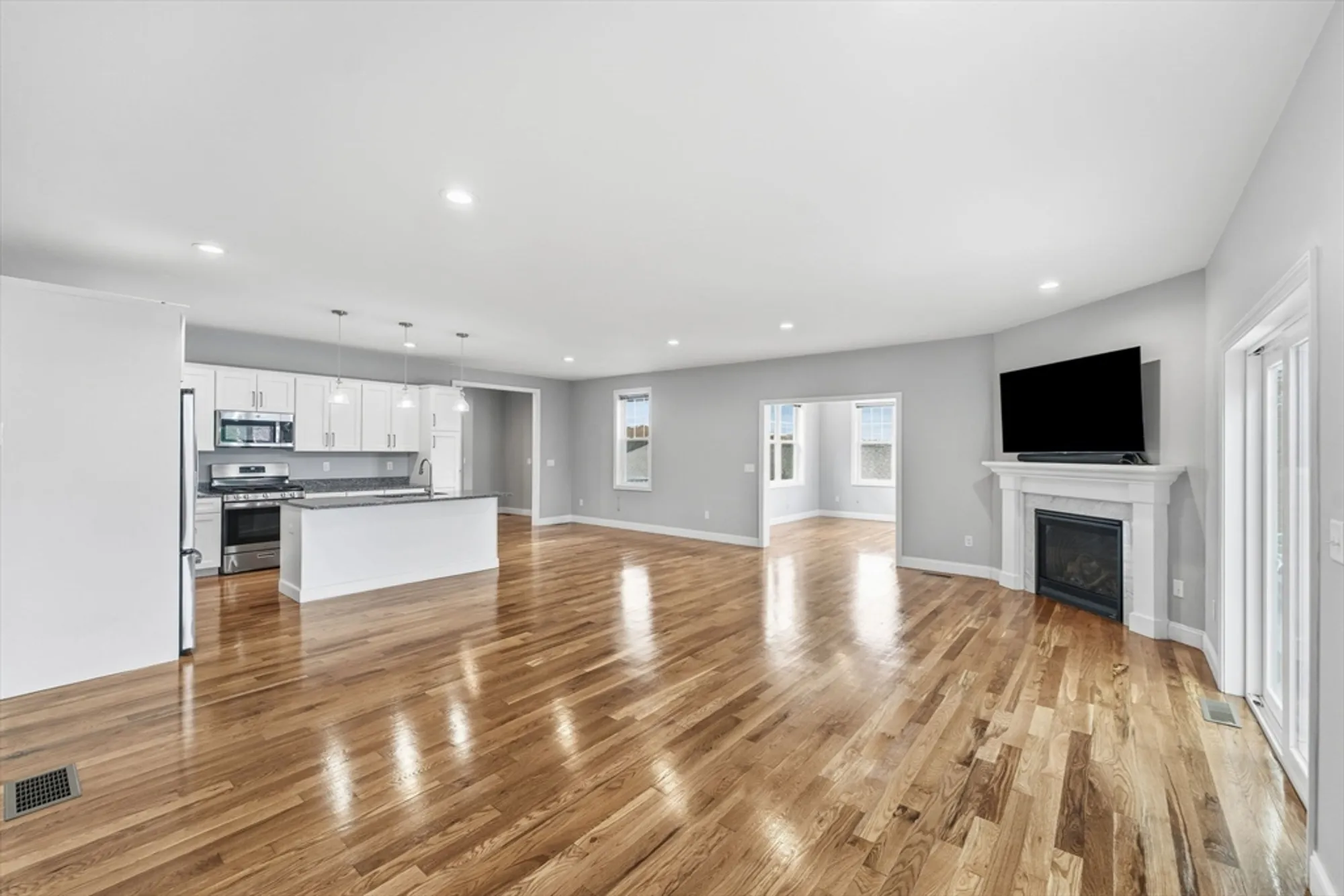 Property Slideshow image 6 of 41 | 100 spring hill dr # 100, Uxbridge, MA, 01569