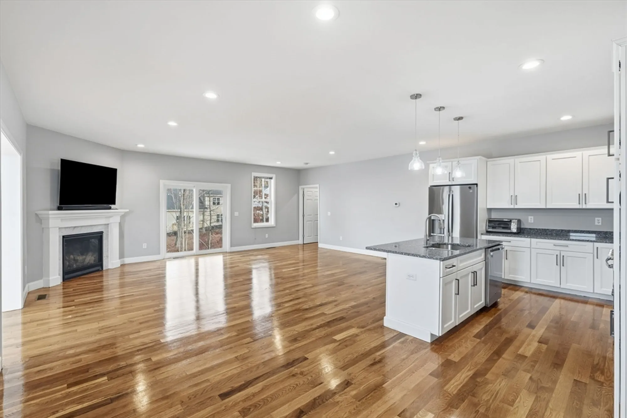 Property Slideshow image 7 of 41 | 100 spring hill dr # 100, Uxbridge, MA, 01569
