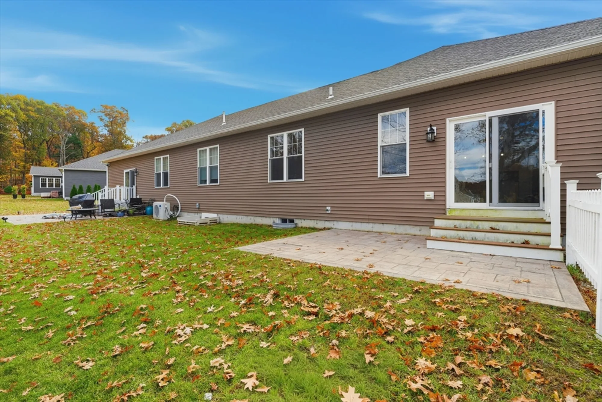 Property Slideshow image 32 of 41 | 100 spring hill dr # 100, Uxbridge, MA, 01569