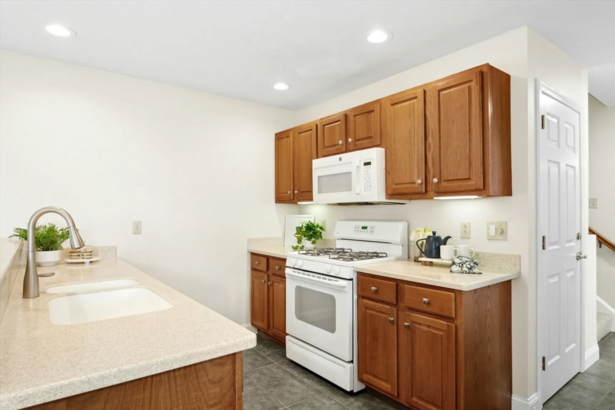 Property Slideshow image 11 of 35 | 69 cortland grove dr # 69, Shrewsbury, MA, 01545