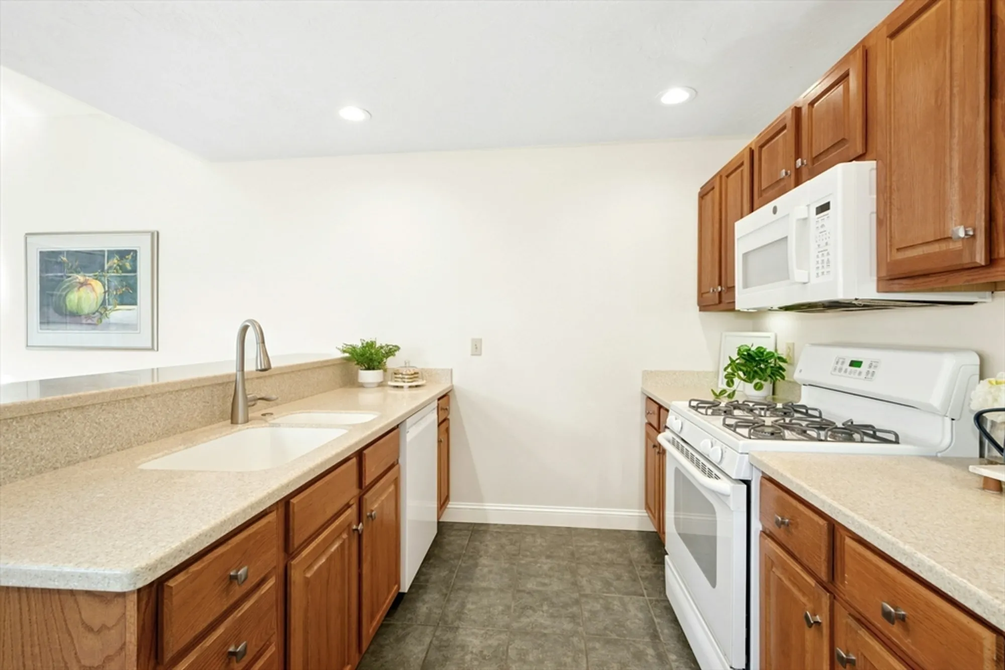 Property Slideshow image 13 of 35 | 69 cortland grove dr # 69, Shrewsbury, MA, 01545