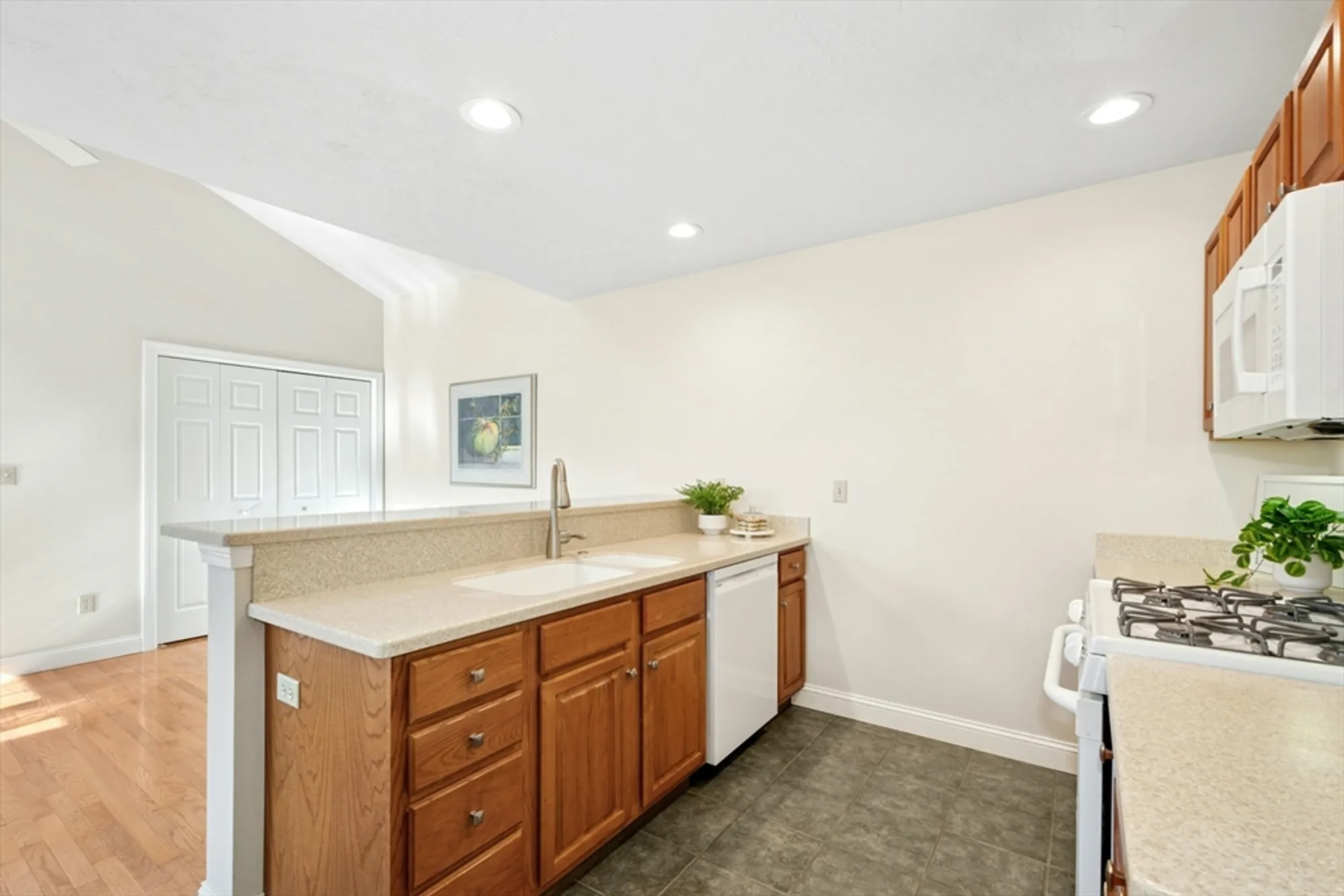 Property Slideshow image 12 of 35 | 69 cortland grove dr # 69, Shrewsbury, MA, 01545