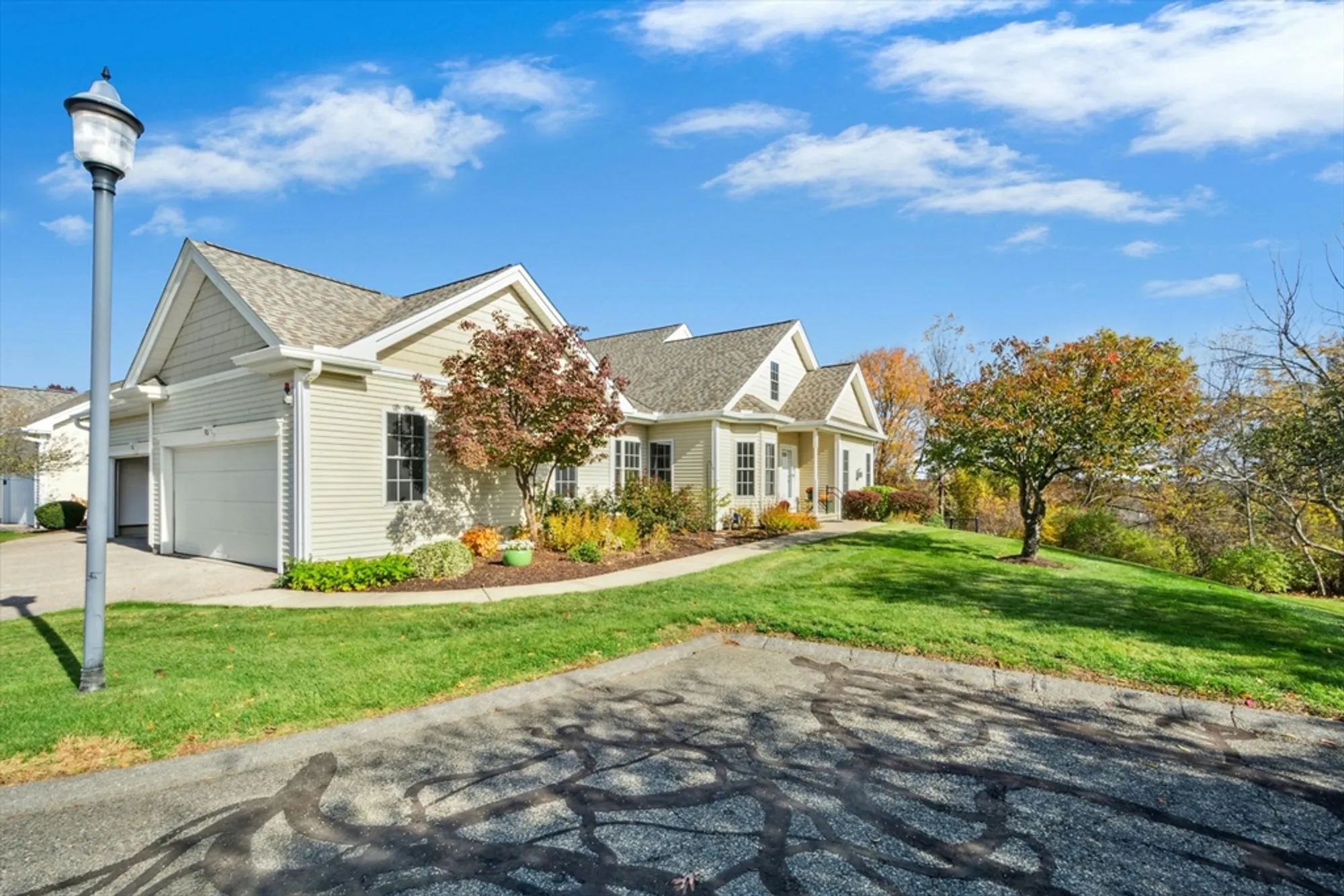 Property Slideshow image 1 of 35 | 69 cortland grove dr # 69, Shrewsbury, MA, 01545