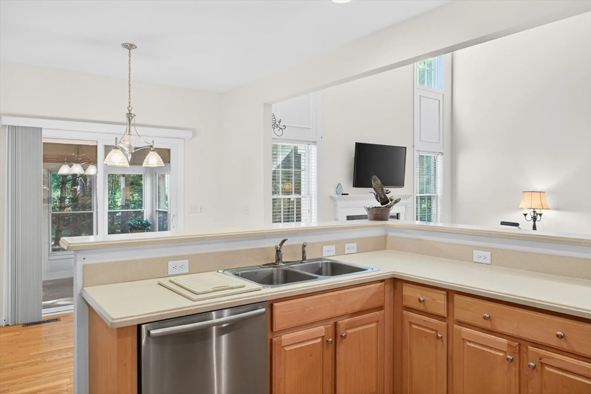 Property Slideshow image 14 of 37 | 74 champlain cir, Plymouth, MA, 02360