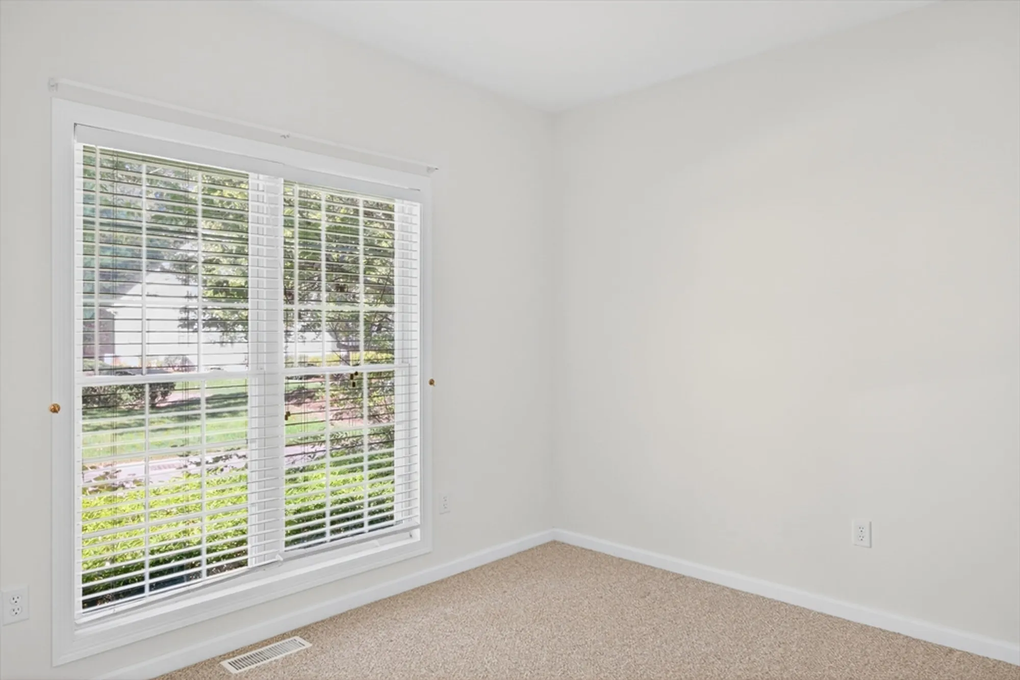 Property Slideshow image 31 of 37 | 74 champlain cir, Plymouth, MA, 02360