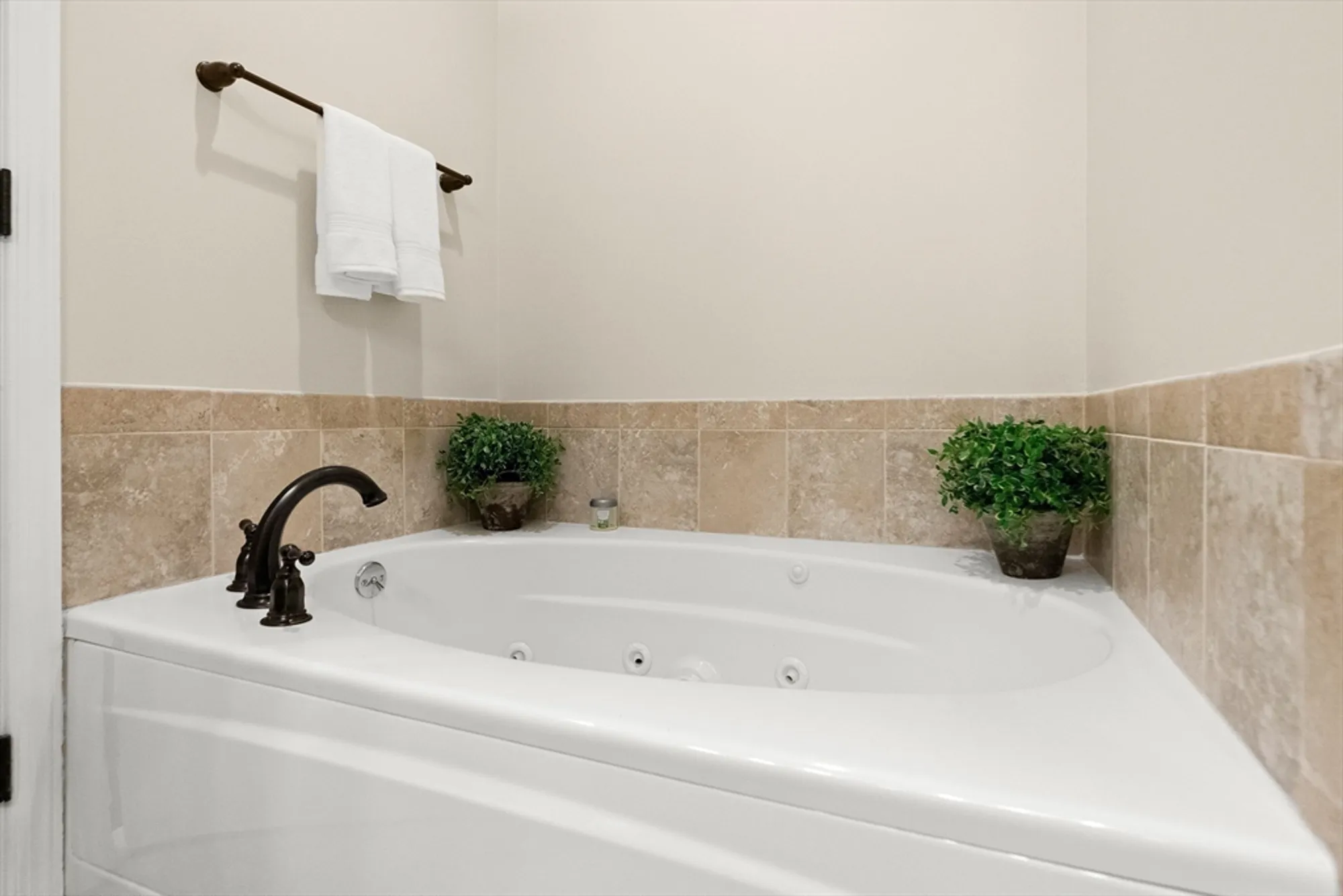 Property Slideshow image 18 of 41 | 42 hopkins cir # 42, Methuen, MA, 01844