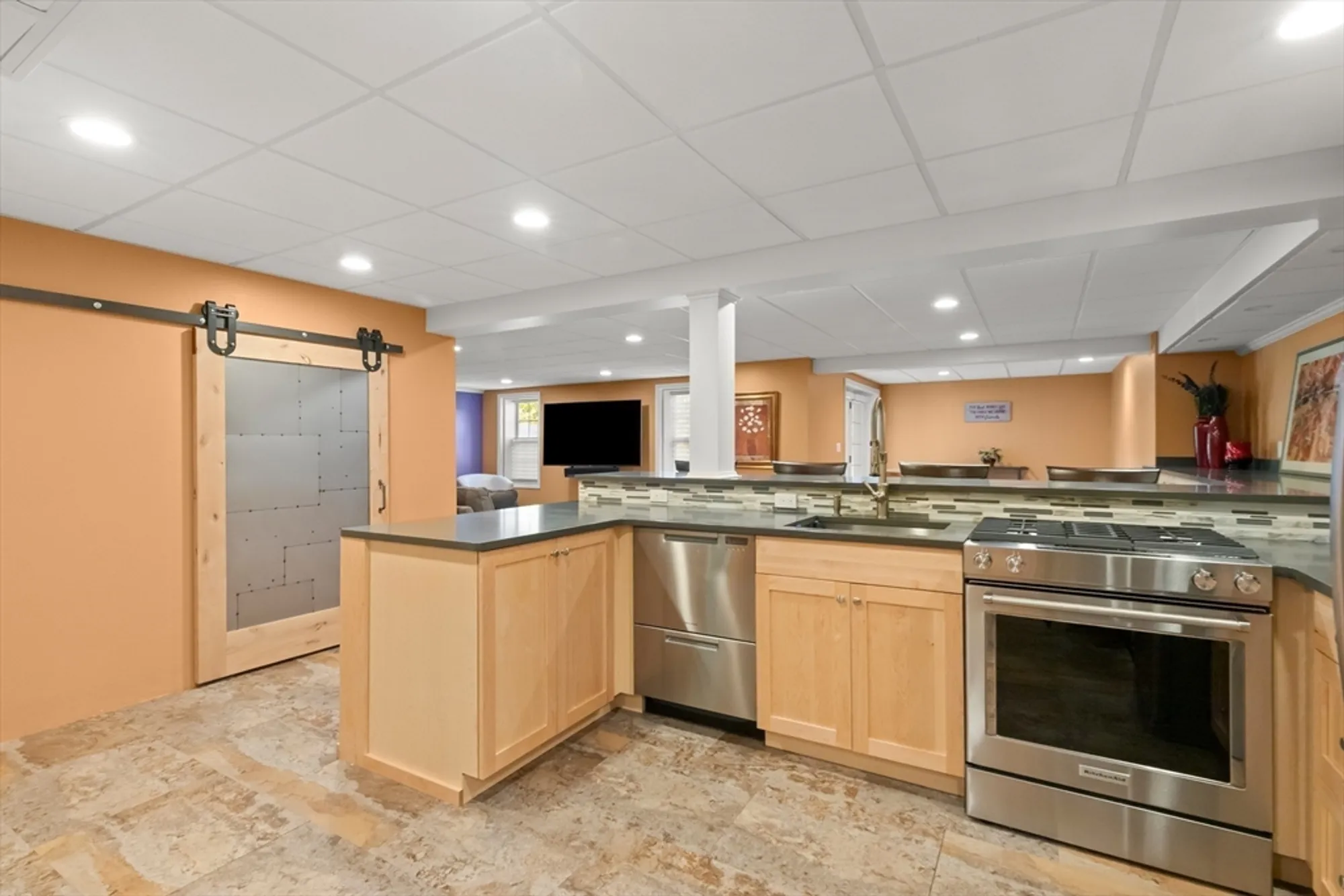 Property Slideshow image 19 of 41 | 42 hopkins cir # 42, Methuen, MA, 01844