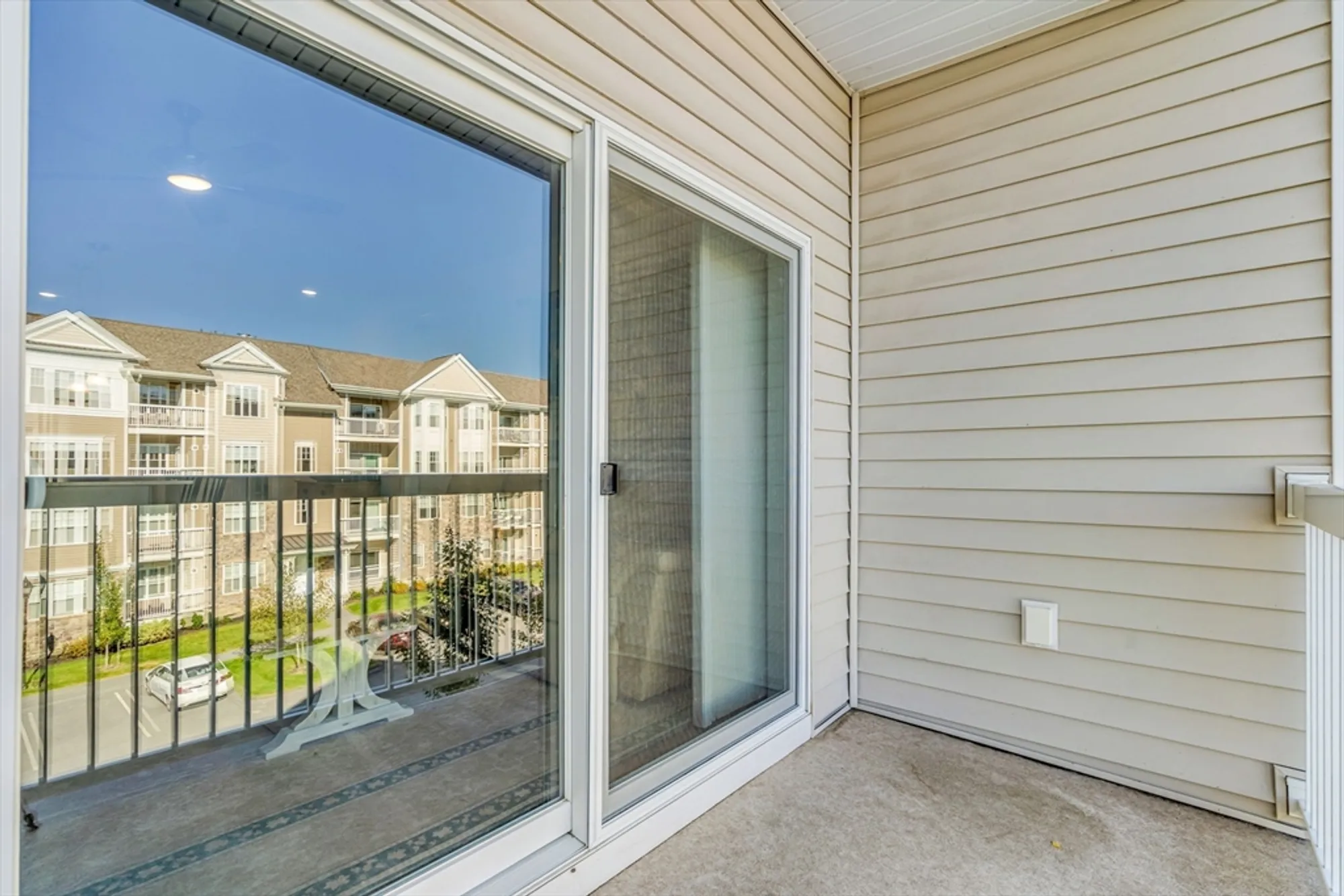 Property Slideshow image 16 of 34 | 11302 peters farm way # 11302, Westborough, MA, 01581