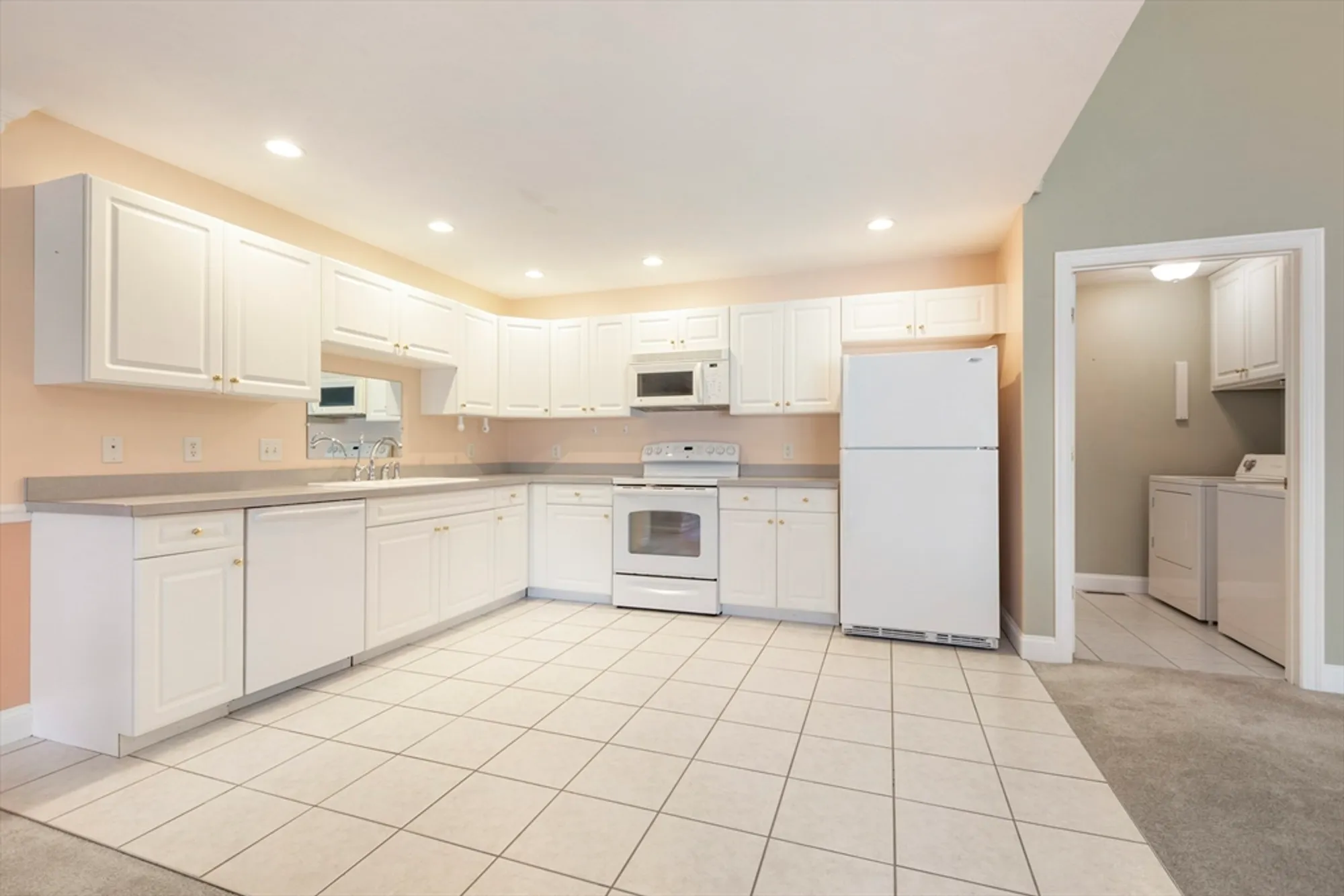 Property Slideshow image 10 of 34 | 92 horne way # 92, Millbury, MA, 01527