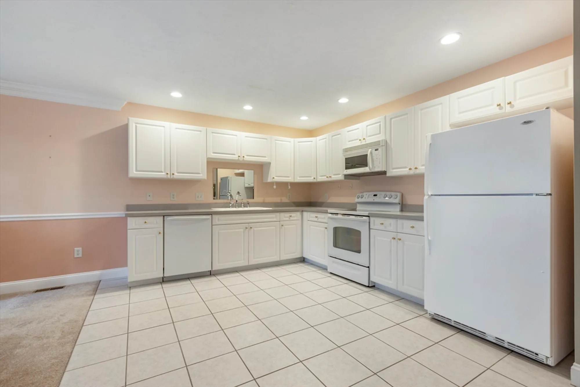 Property Slideshow image 9 of 34 | 92 horne way # 92, Millbury, MA, 01527