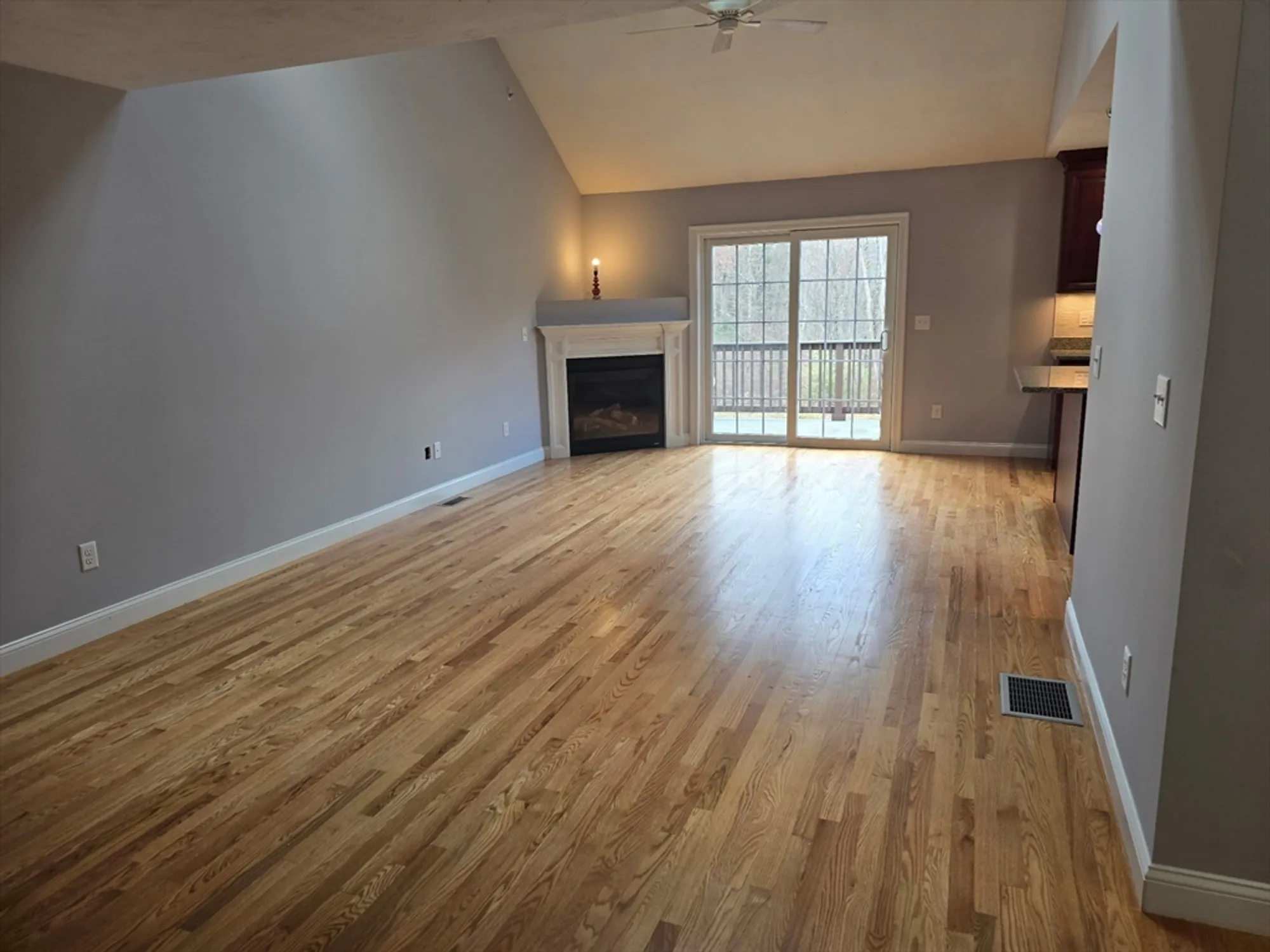 Property Slideshow image 14 of 35 | 28 brierly cir # 28, Millbury, MA, 01527