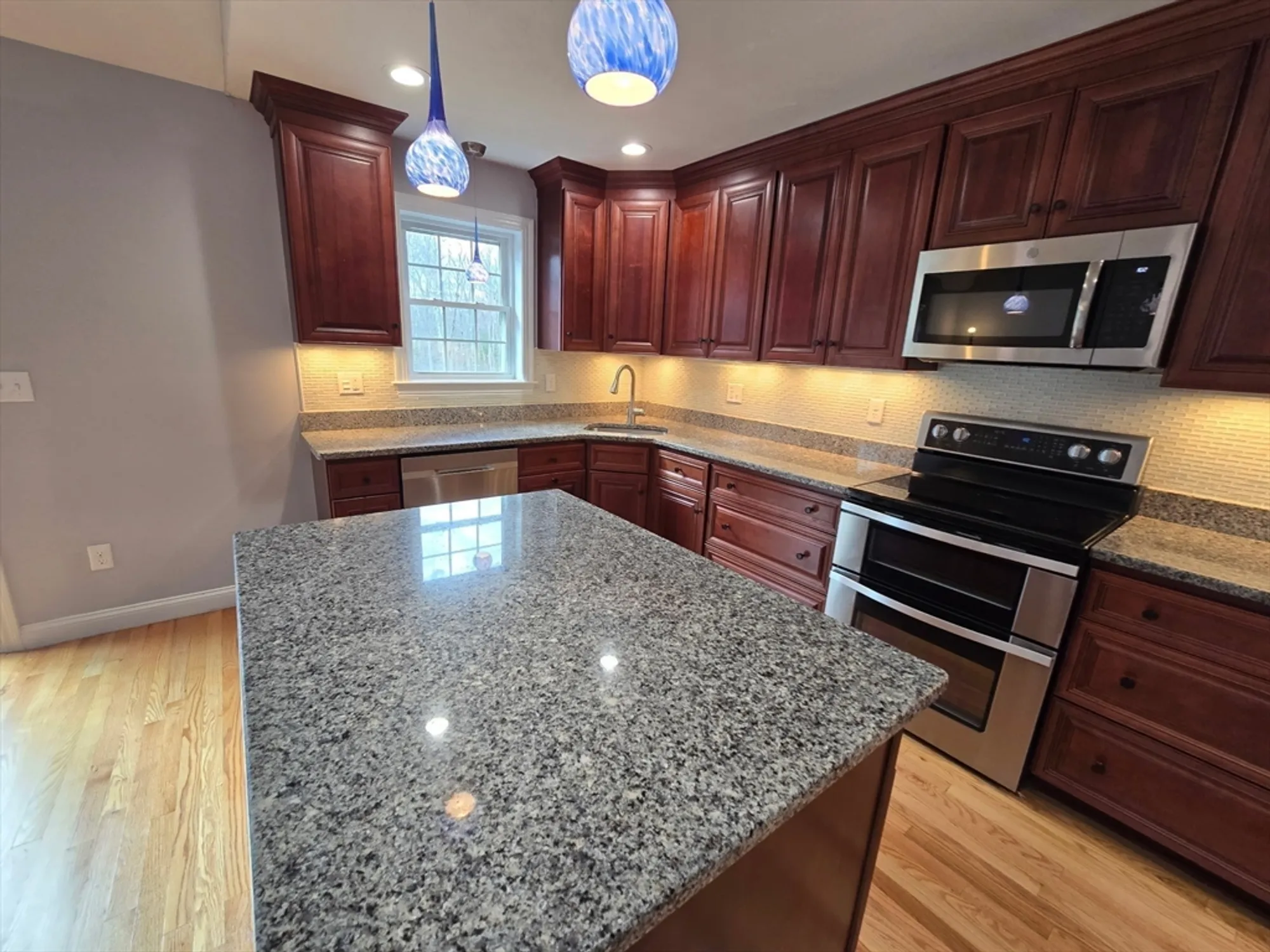 Property Slideshow image 4 of 35 | 28 brierly cir # 28, Millbury, MA, 01527