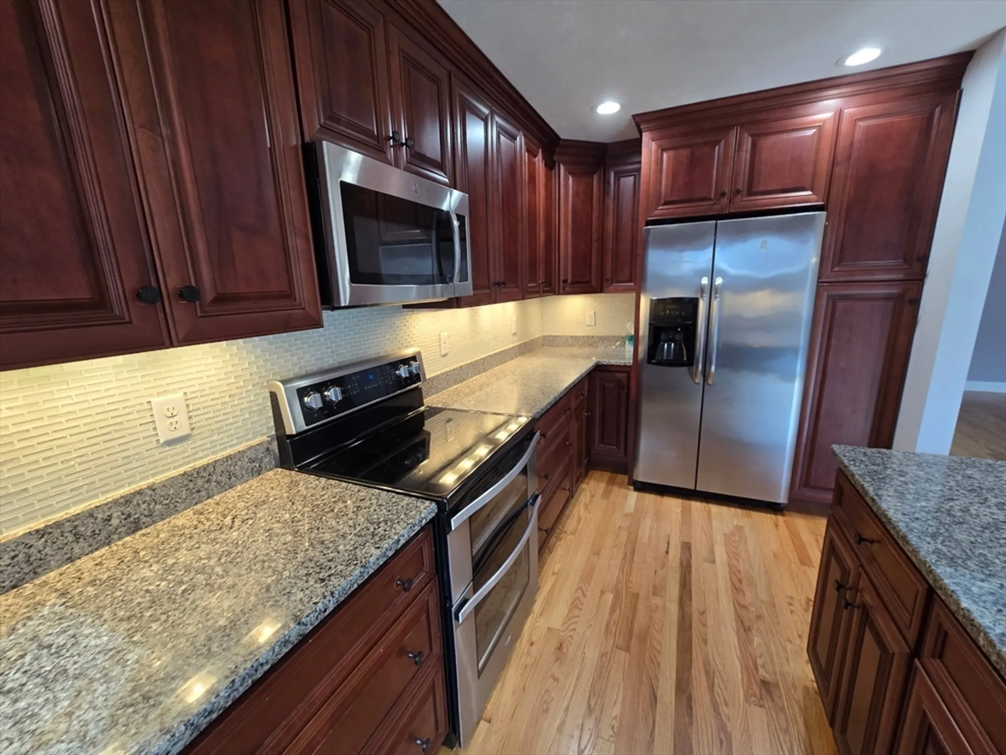 Property Slideshow image 12 of 35 | 28 brierly cir # 28, Millbury, MA, 01527