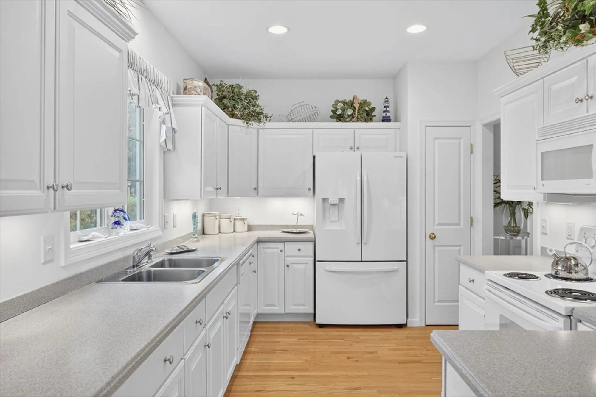 Property Slideshow image 8 of 42 | 25 fox holw, Plymouth, MA, 02360