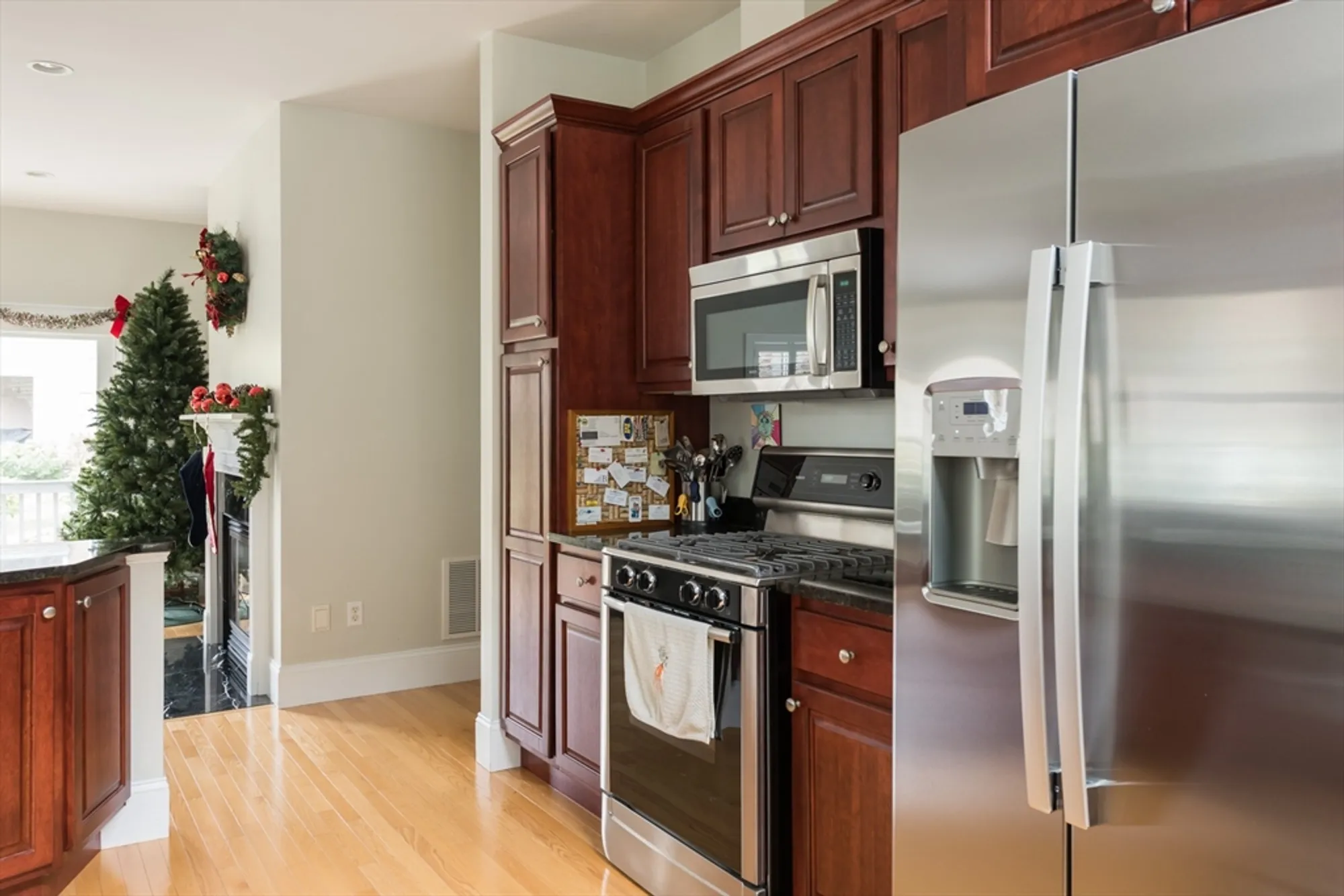 Property Slideshow image 14 of 38 | 9 hathaway pond cir # 9, Rochester, MA, 02770