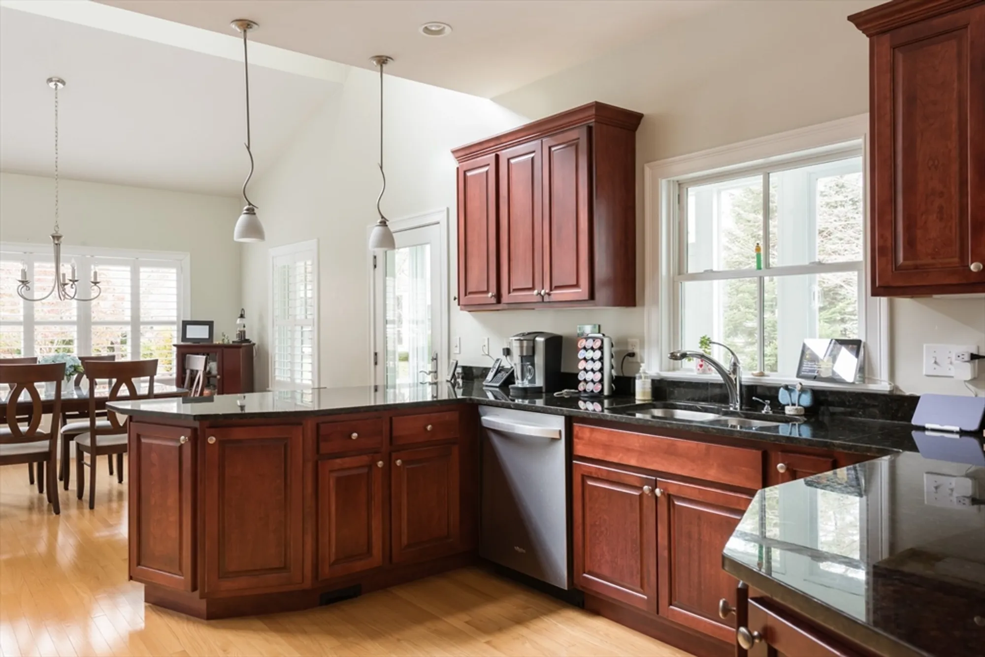 Property Slideshow image 13 of 38 | 9 hathaway pond cir # 9, Rochester, MA, 02770