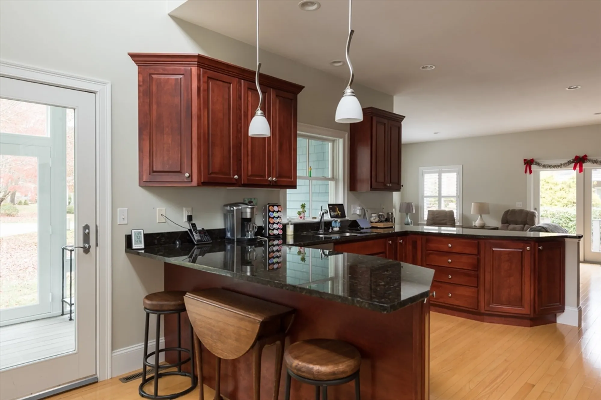 Property Slideshow image 12 of 38 | 9 hathaway pond cir # 9, Rochester, MA, 02770