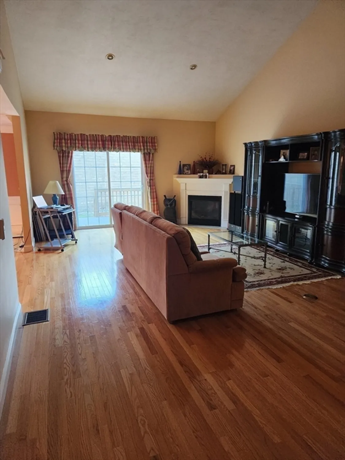 Property Slideshow image 26 of 38 | 23 horne way # 23, Millbury, MA, 01527