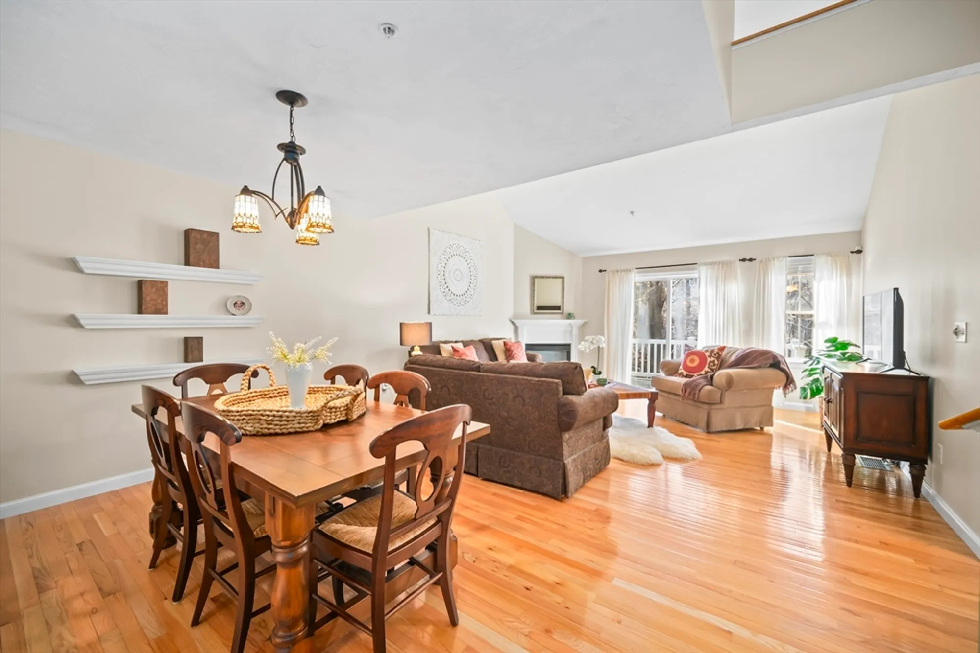 Property Slideshow image 8 of 36 | 11 whispering brook rd # 55, Marlborough, MA, 01752