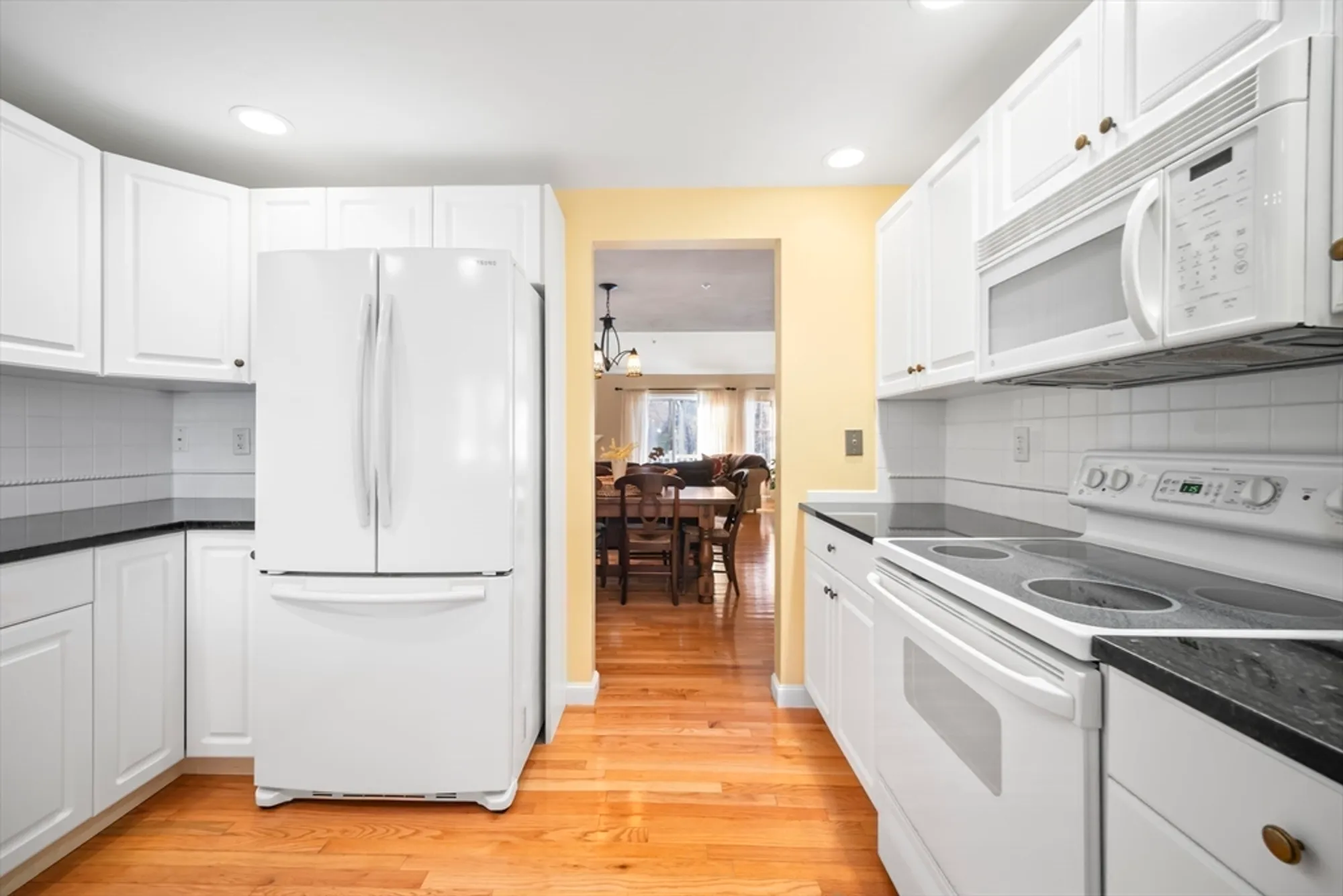 Property Slideshow image 13 of 36 | 11 whispering brook rd # 55, Marlborough, MA, 01752