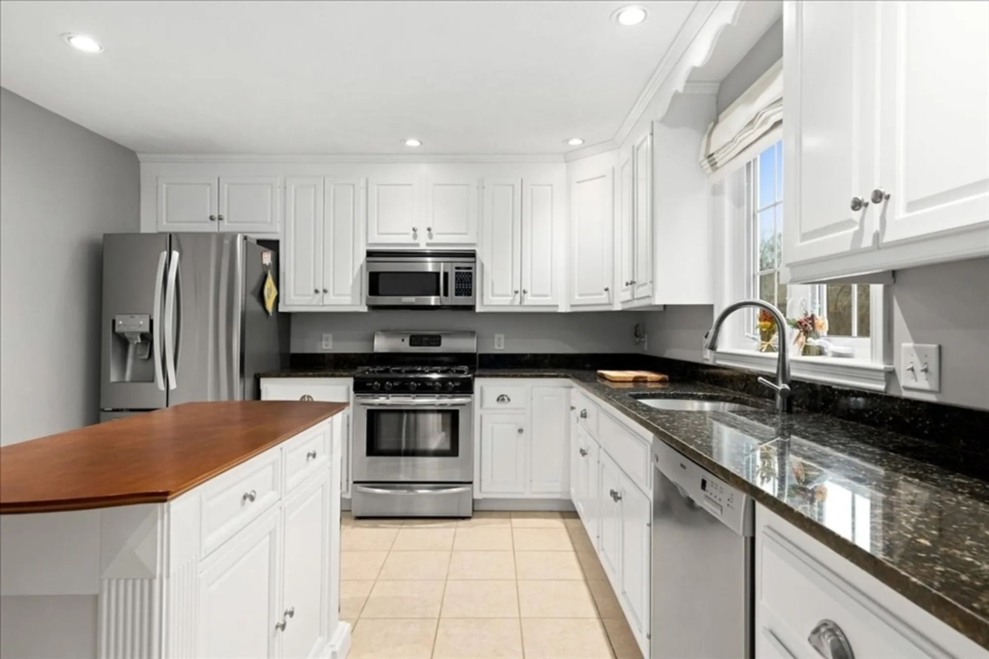 Property Slideshow image 6 of 37 | 192 horne way # 192, Millbury, MA, 01527