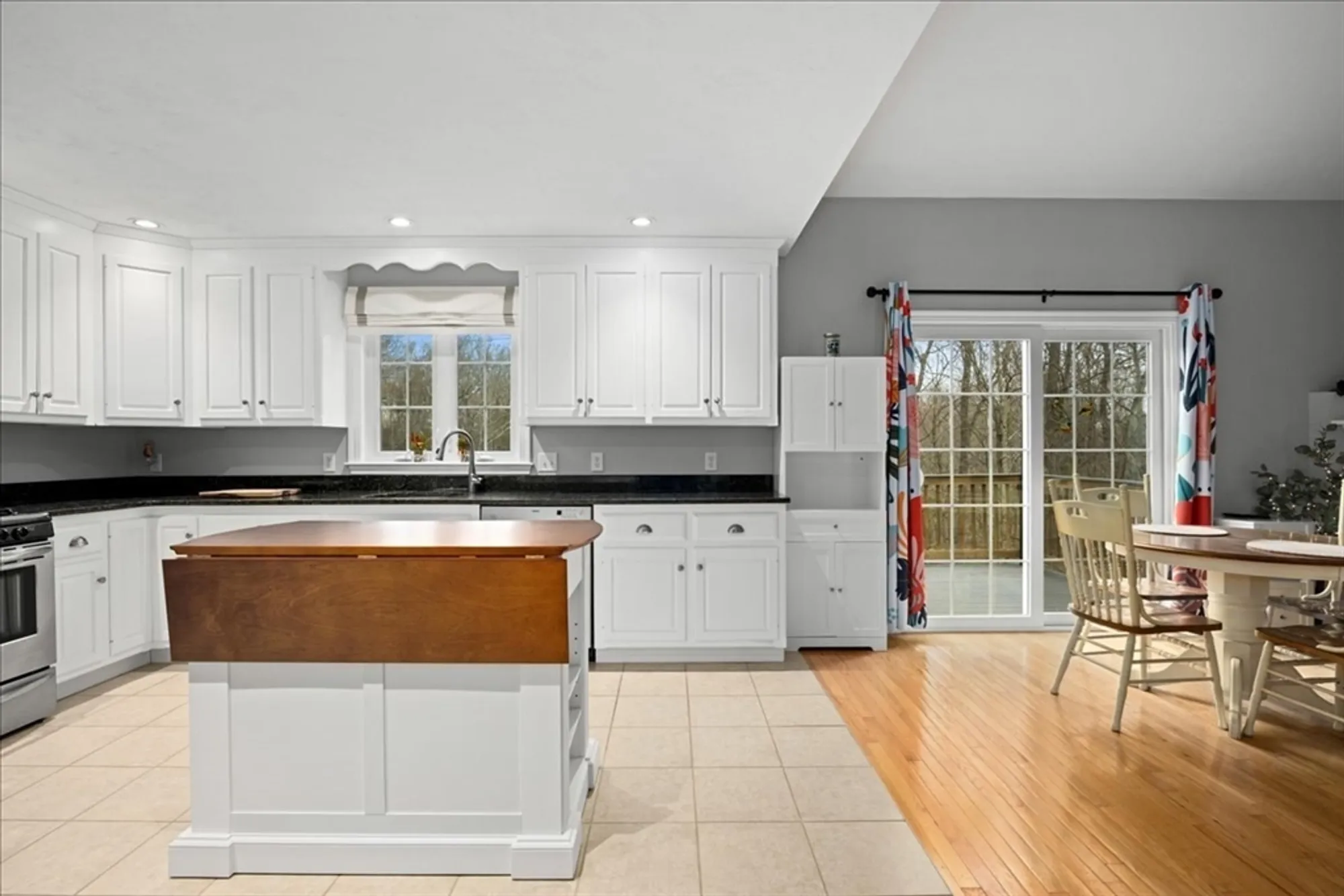 Property Slideshow image 7 of 37 | 192 horne way # 192, Millbury, MA, 01527