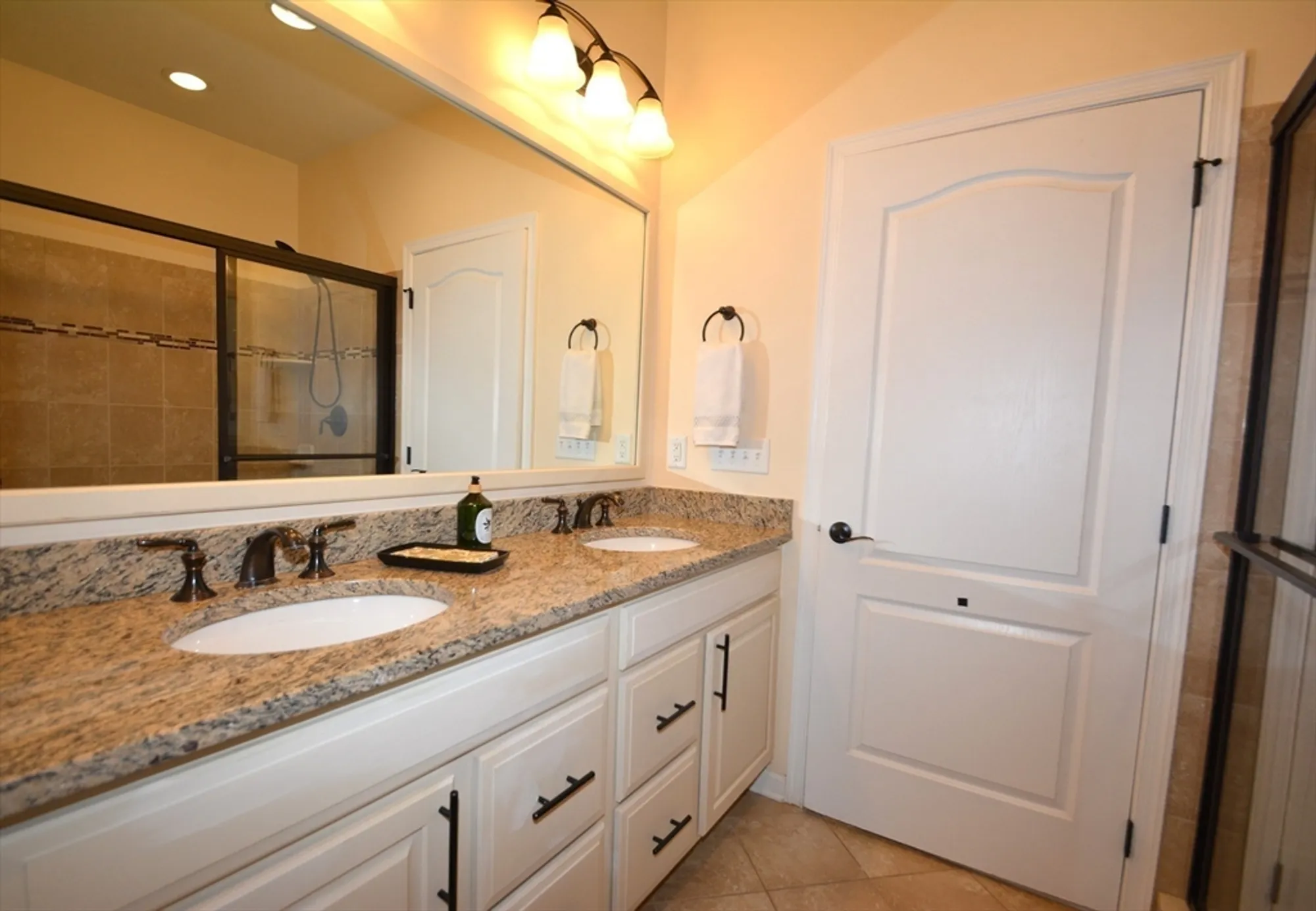 Property Slideshow image 19 of 39 | 46 hopkins cir # 46, Methuen, MA, 01844