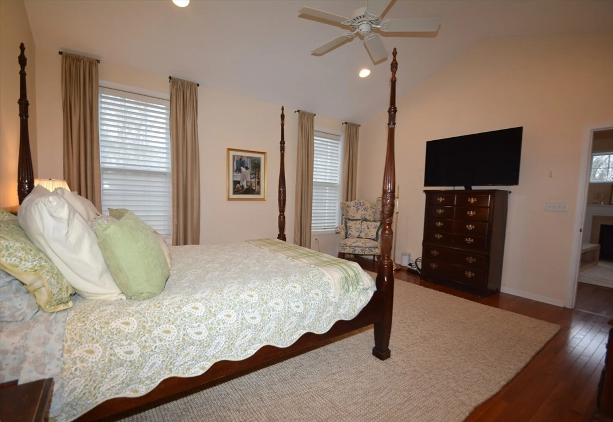 Property Slideshow image 17 of 39 | 46 hopkins cir # 46, Methuen, MA, 01844