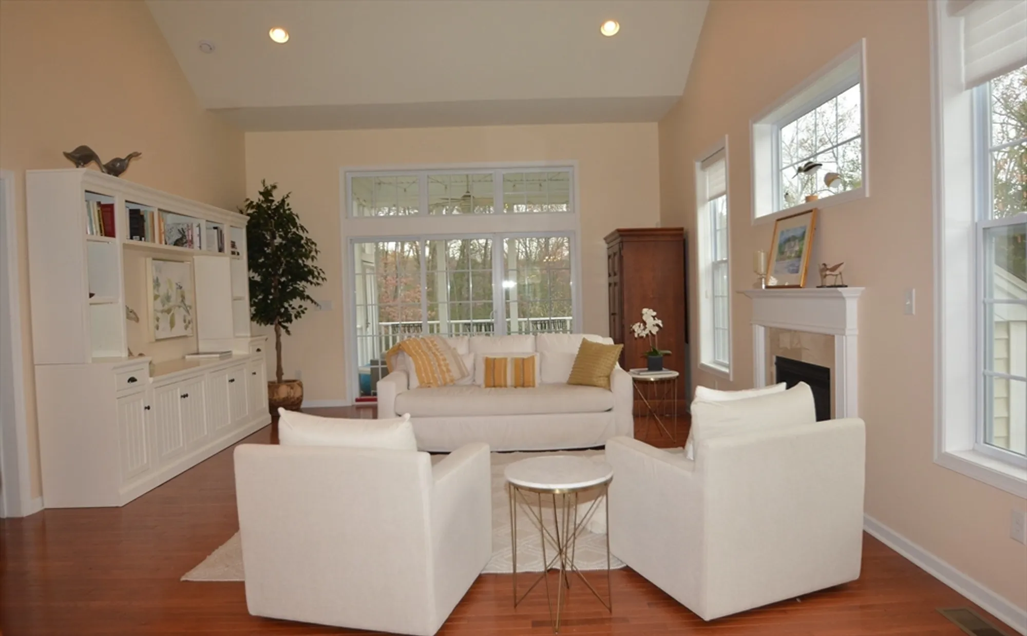 Property Slideshow image 5 of 39 | 46 hopkins cir # 46, Methuen, MA, 01844