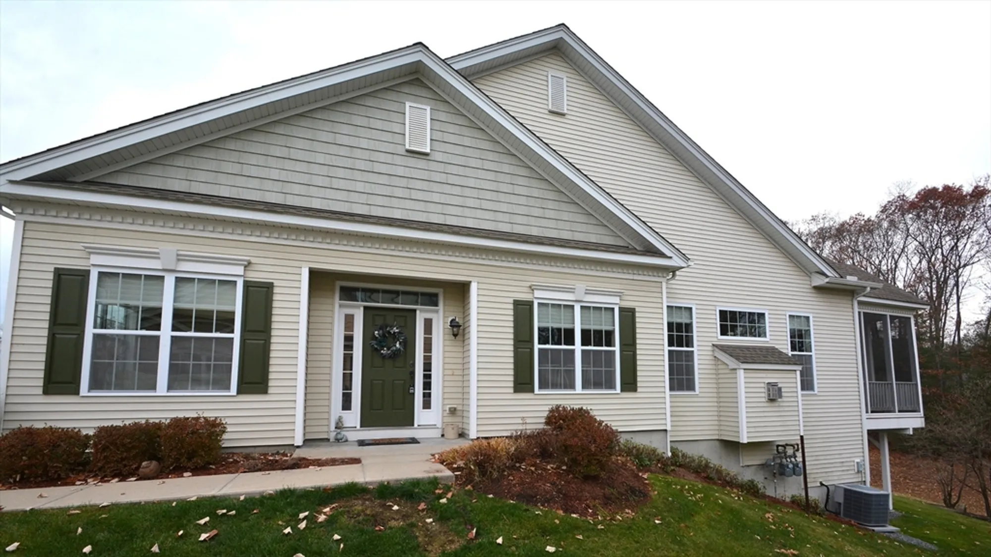 Property Slideshow image 1 of 39 | 46 hopkins cir # 46, Methuen, MA, 01844