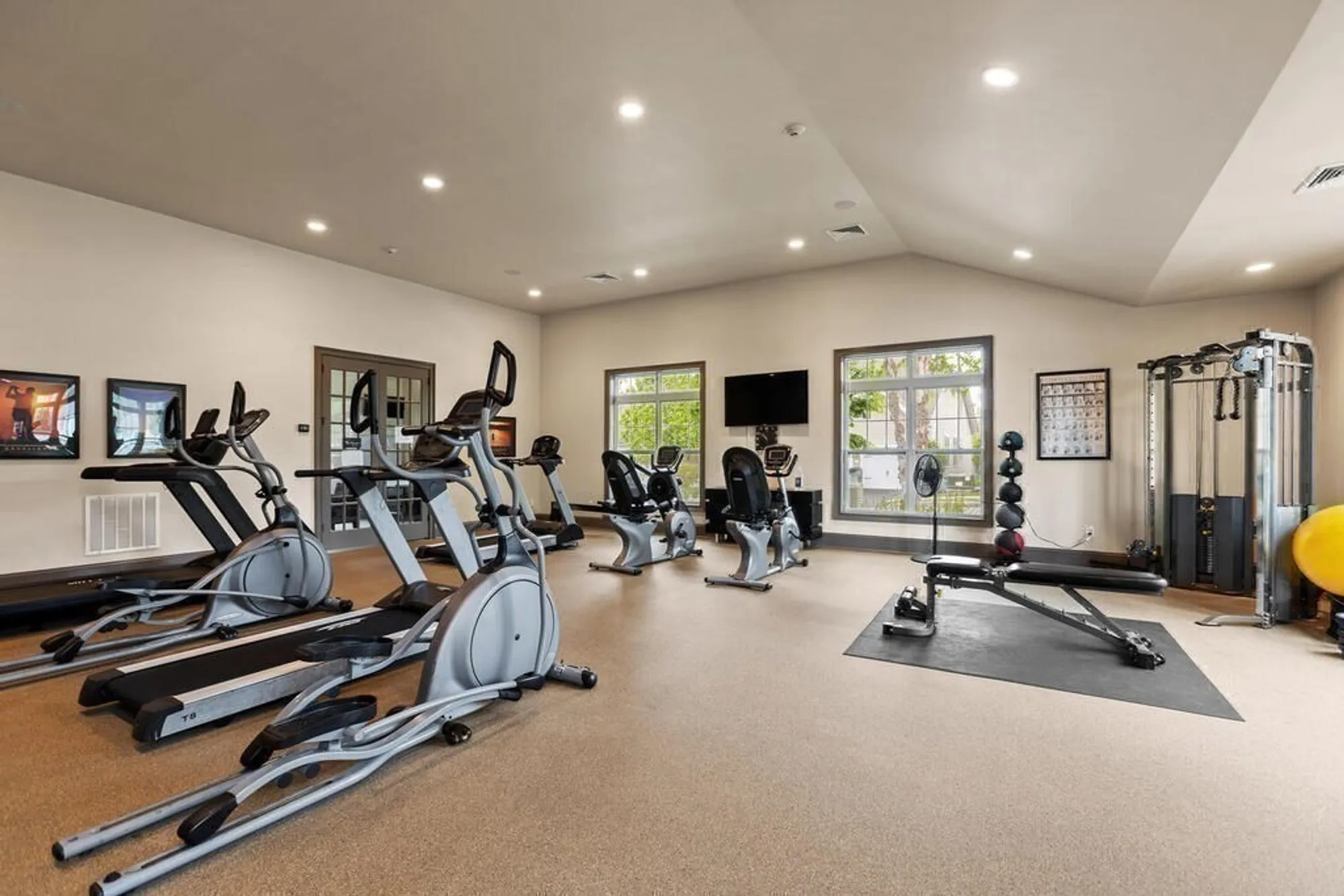 Property Slideshow image 34 of 39 | 46 hopkins cir # 46, Methuen, MA, 01844