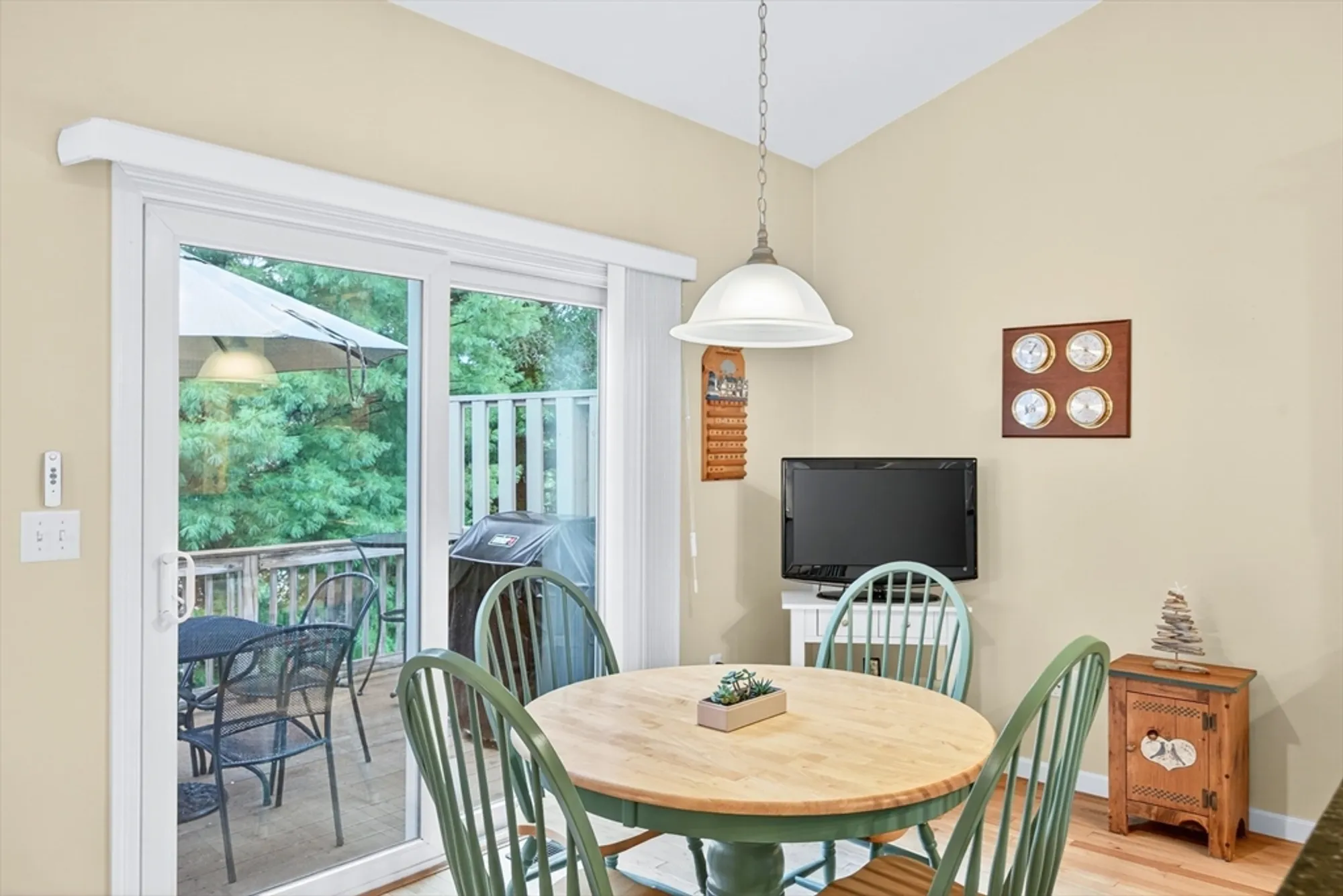 Property Slideshow image 16 of 41 | 16 picket fence, Plymouth, MA, 02360