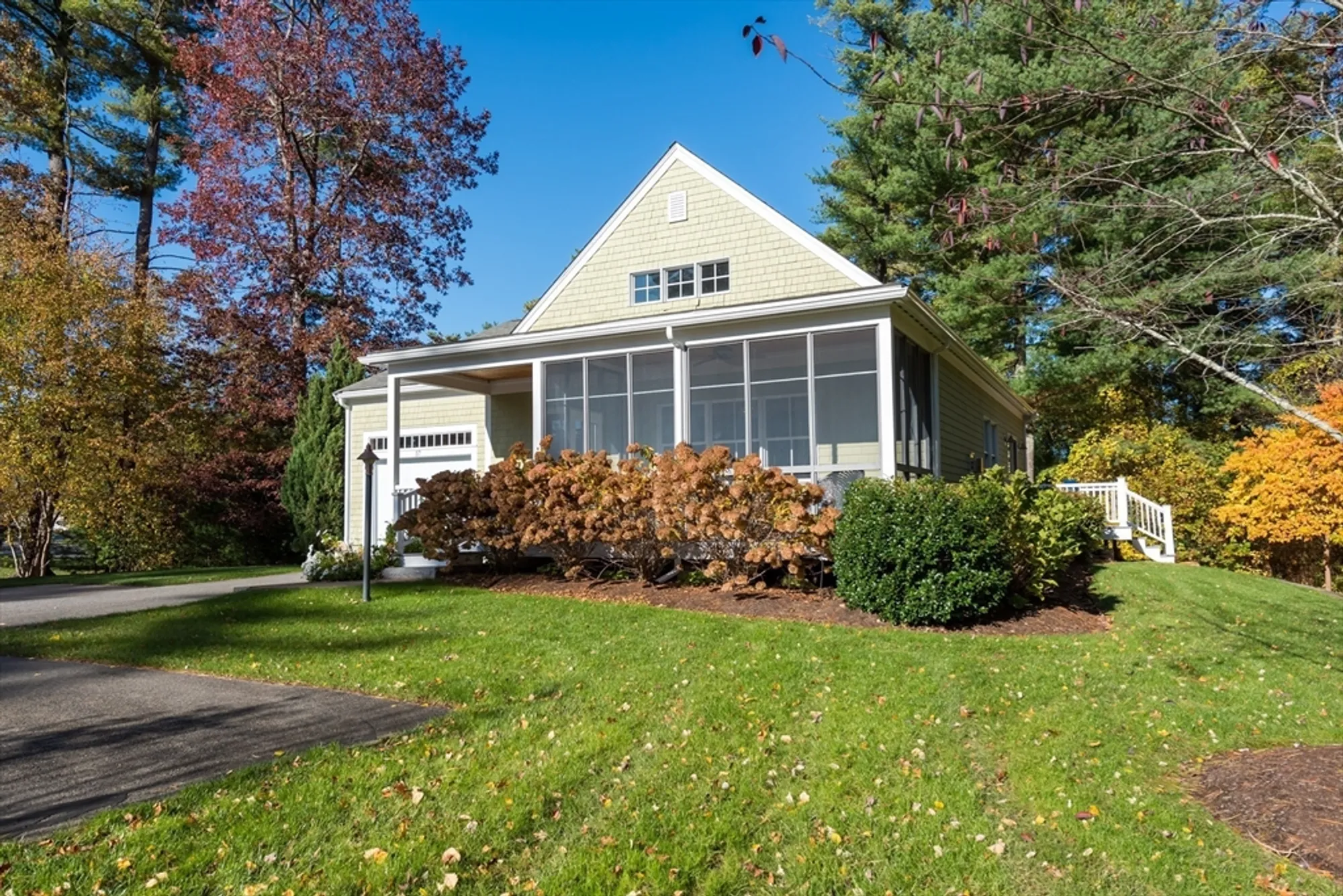 Property Slideshow image 4 of 42 | 57 hathaway pond cir # 57, Rochester, MA, 02770