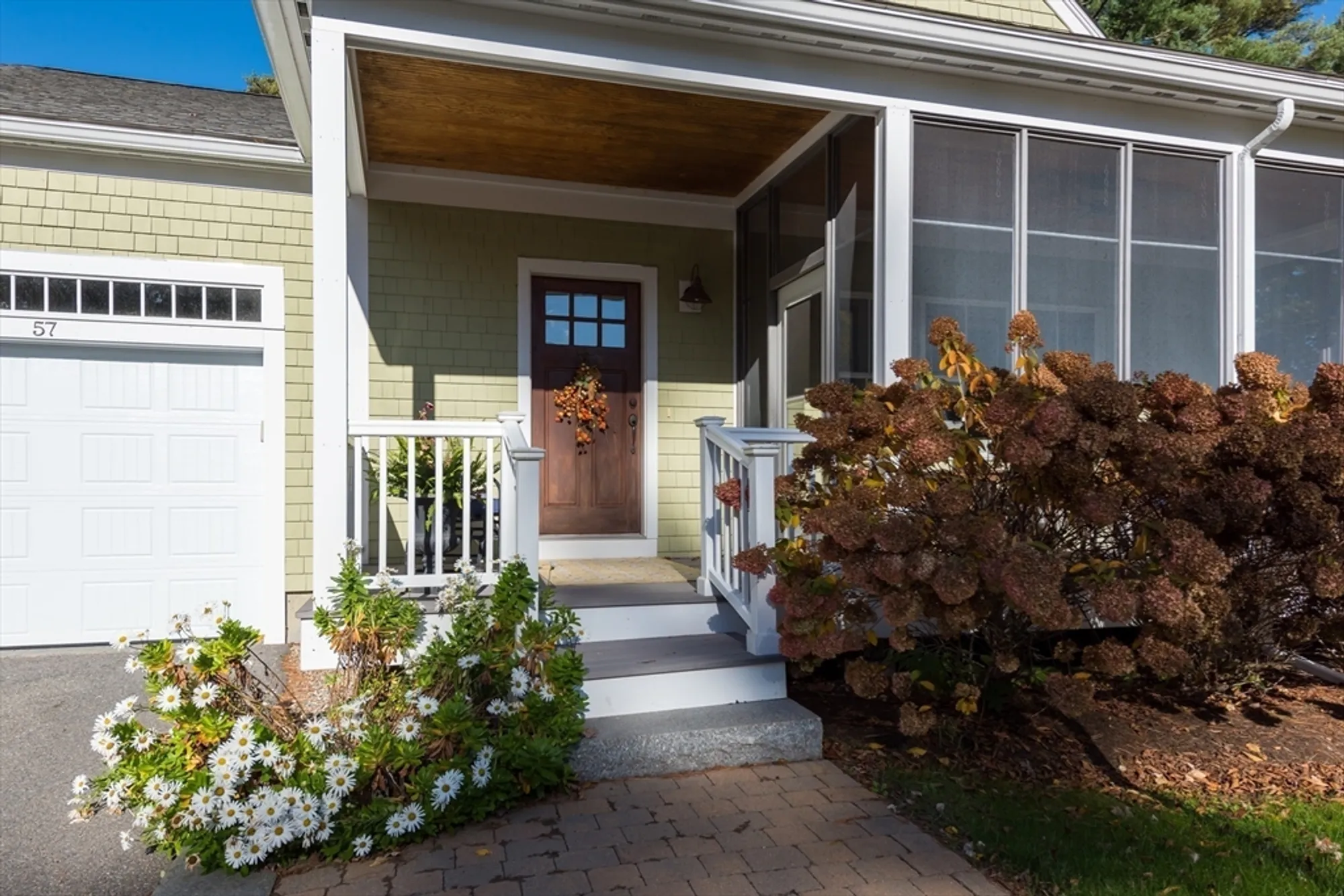 Property Slideshow image 7 of 42 | 57 hathaway pond cir # 57, Rochester, MA, 02770