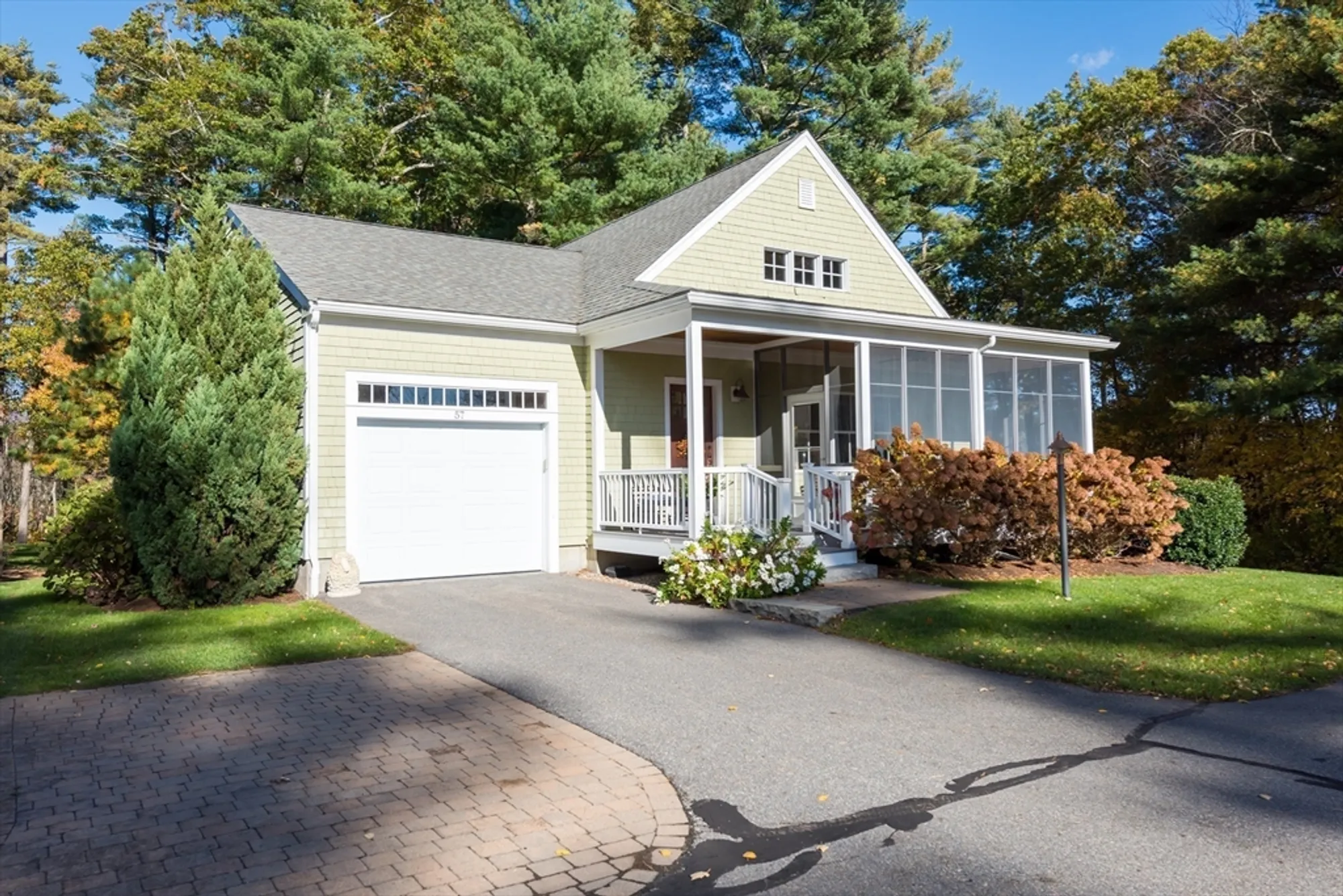 Property Slideshow image 3 of 42 | 57 hathaway pond cir # 57, Rochester, MA, 02770