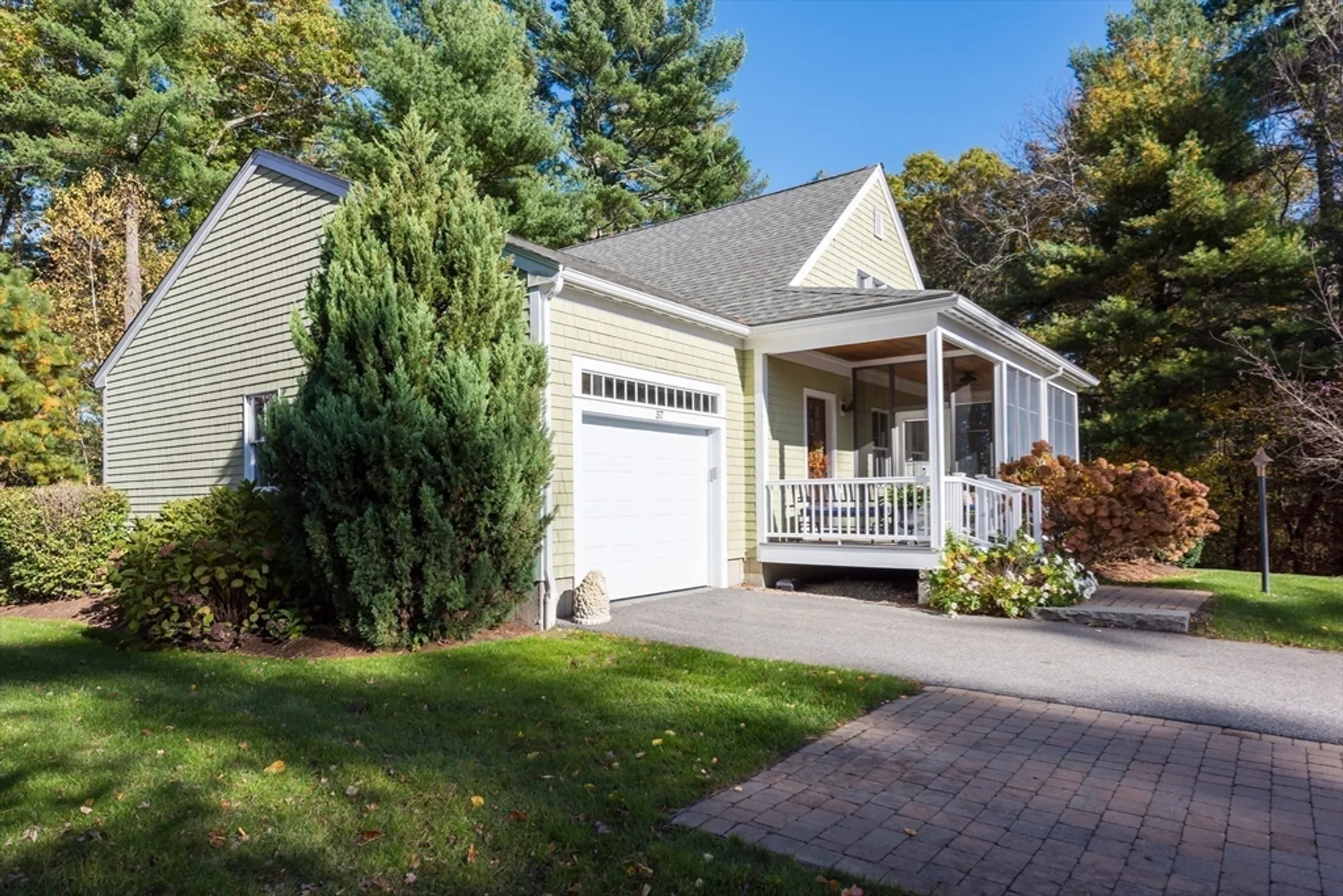 Property Slideshow image 32 of 42 | 57 hathaway pond cir # 57, Rochester, MA, 02770