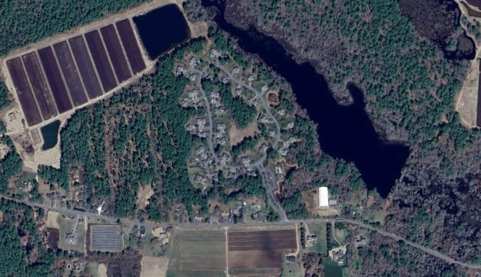 Property Slideshow image 30 of 42 | 57 hathaway pond cir # 57, Rochester, MA, 02770