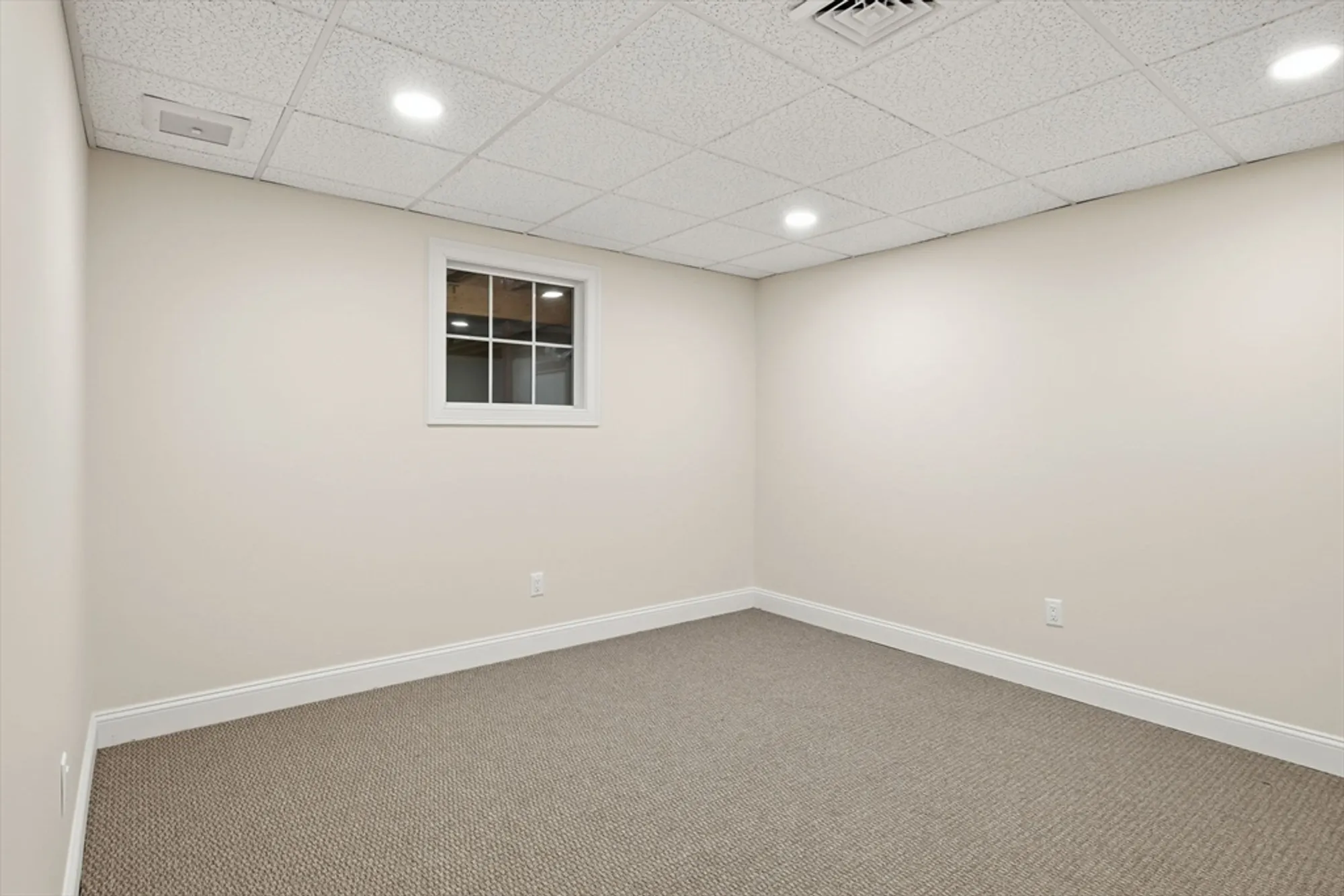 Property Slideshow image 31 of 42 | 32 lodge ln # 32, Wilbraham, MA, 01095