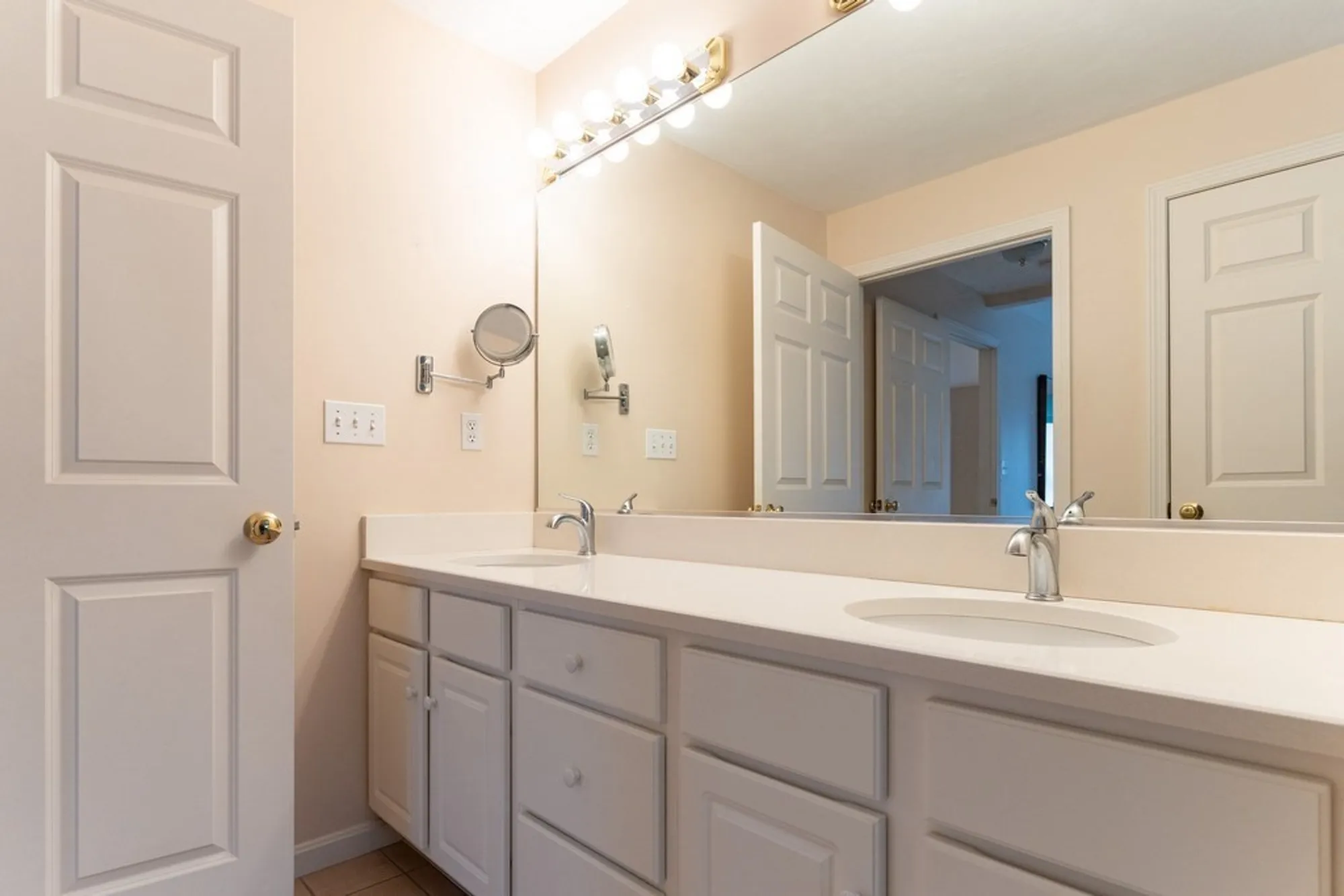 Property Slideshow image 19 of 32 | 3 dover way # 3, Westborough, MA, 01581