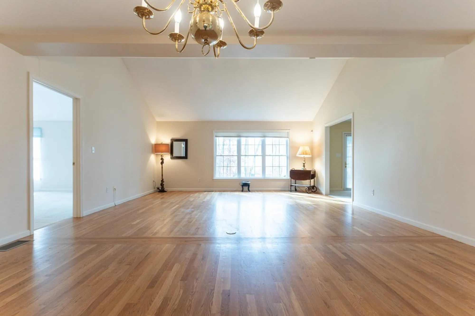 Property Slideshow image 4 of 32 | 3 dover way # 3, Westborough, MA, 01581