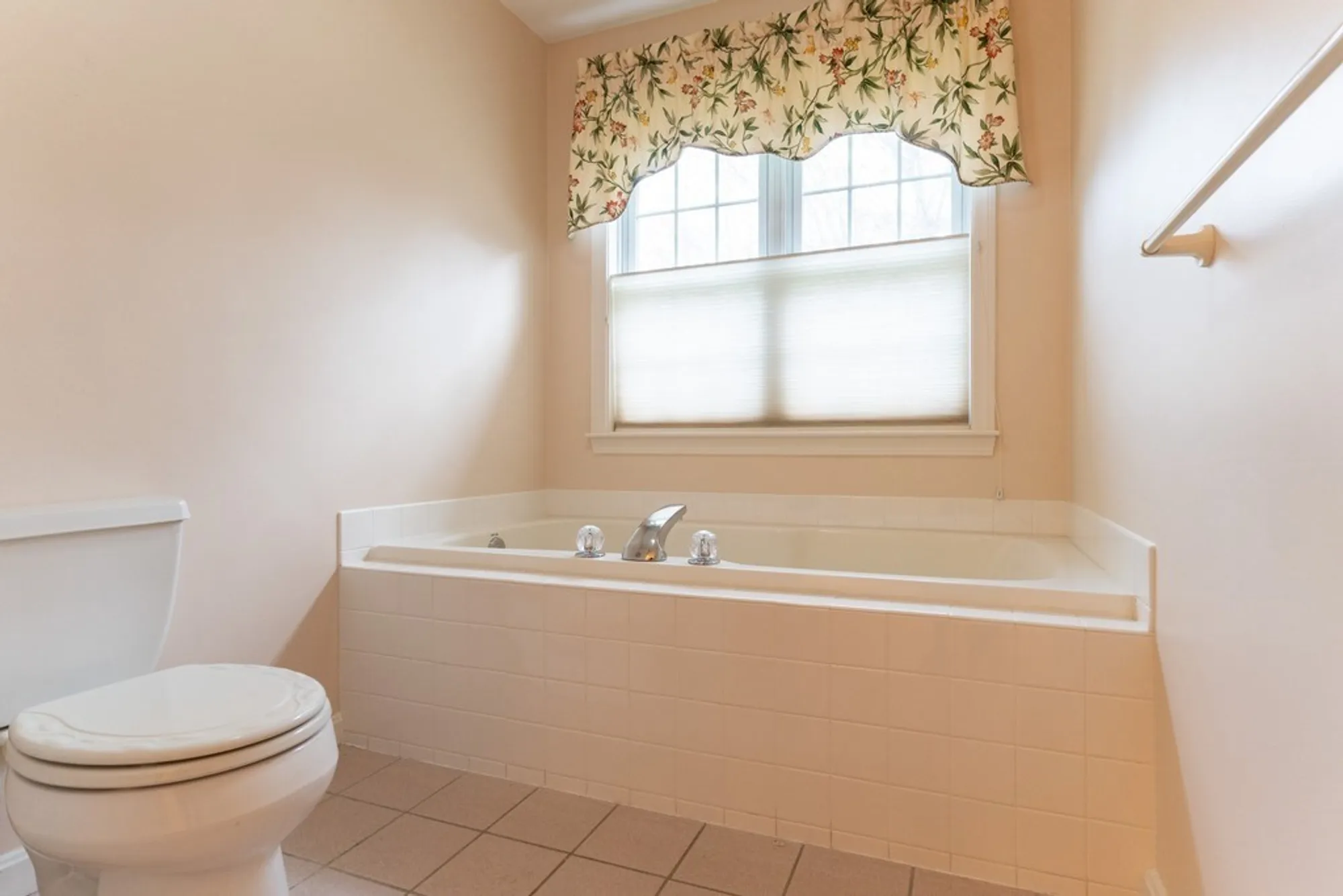 Property Slideshow image 21 of 32 | 3 dover way # 3, Westborough, MA, 01581