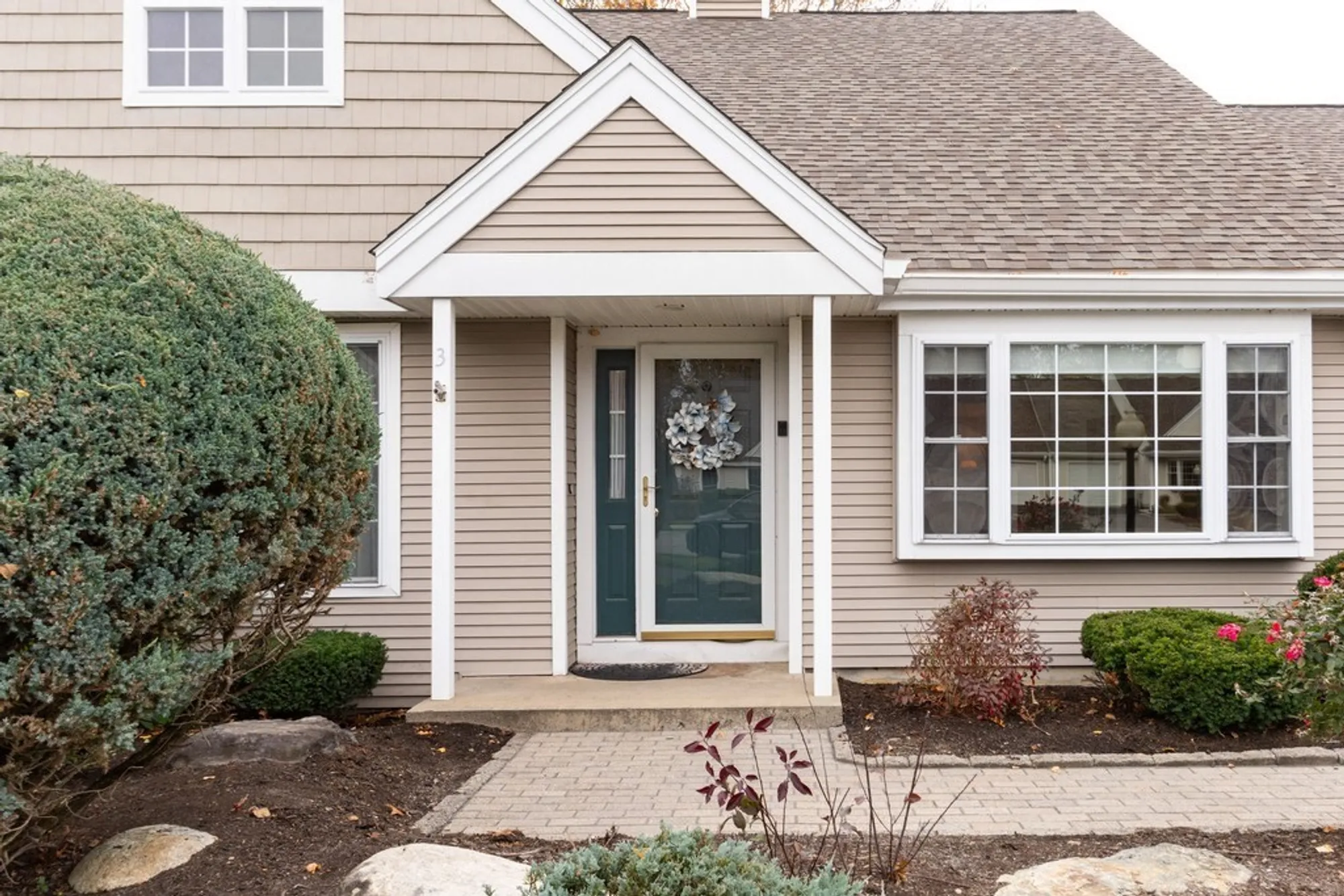 Property Slideshow image 3 of 32 | 3 dover way # 3, Westborough, MA, 01581