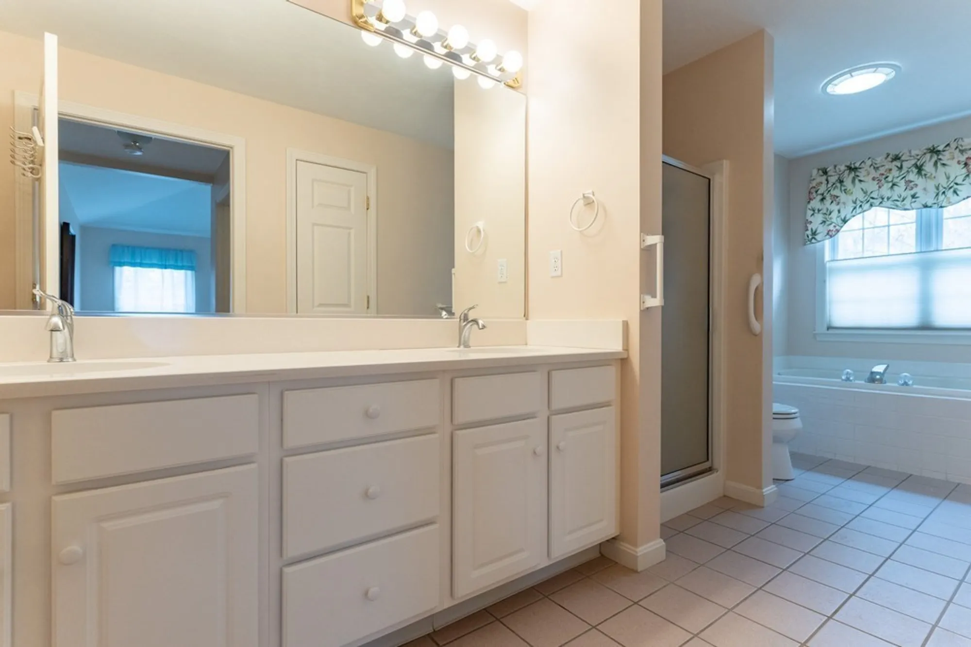 Property Slideshow image 20 of 32 | 3 dover way # 3, Westborough, MA, 01581