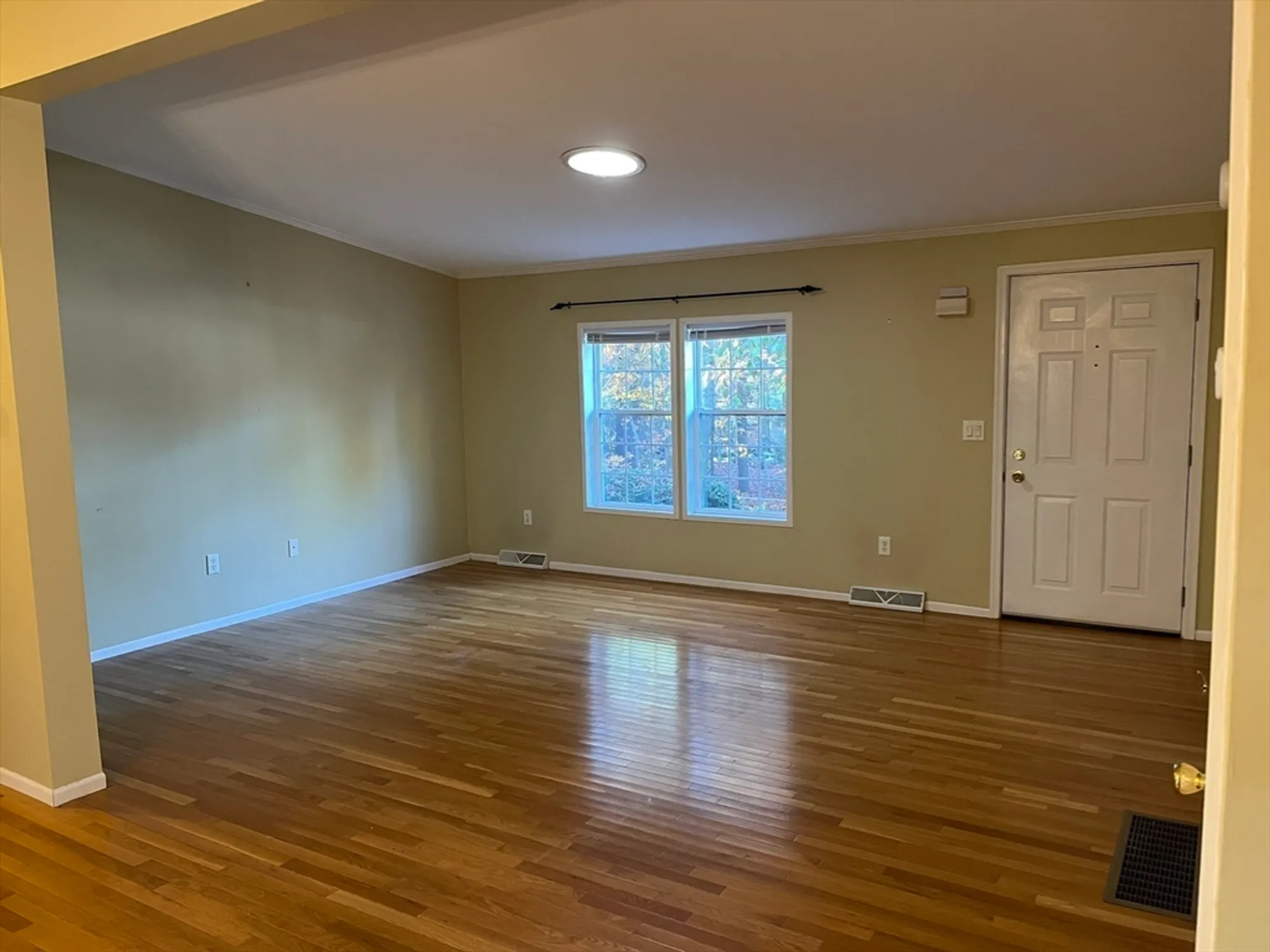 Property Slideshow image 10 of 16 | 2612 oak point dr, Middleboro, MA, 02346