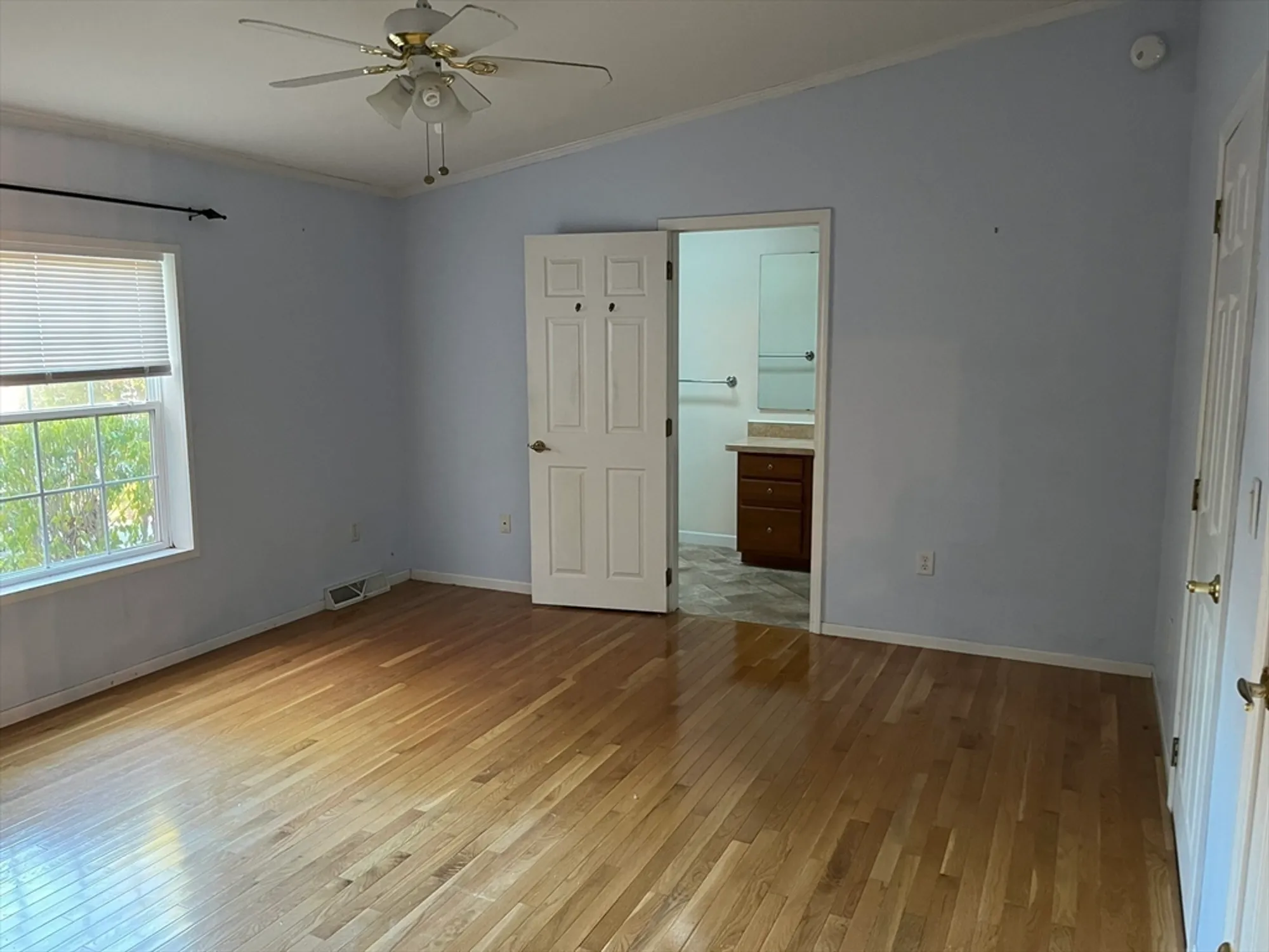 Property Slideshow image 8 of 16 | 2612 oak point dr, Middleboro, MA, 02346