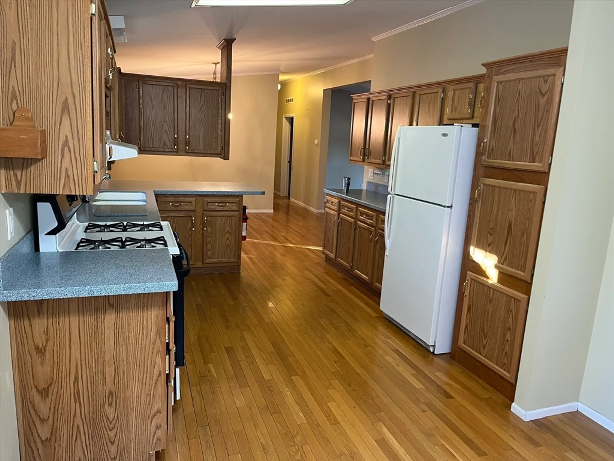 Property Slideshow image 6 of 16 | 2612 oak point dr, Middleboro, MA, 02346