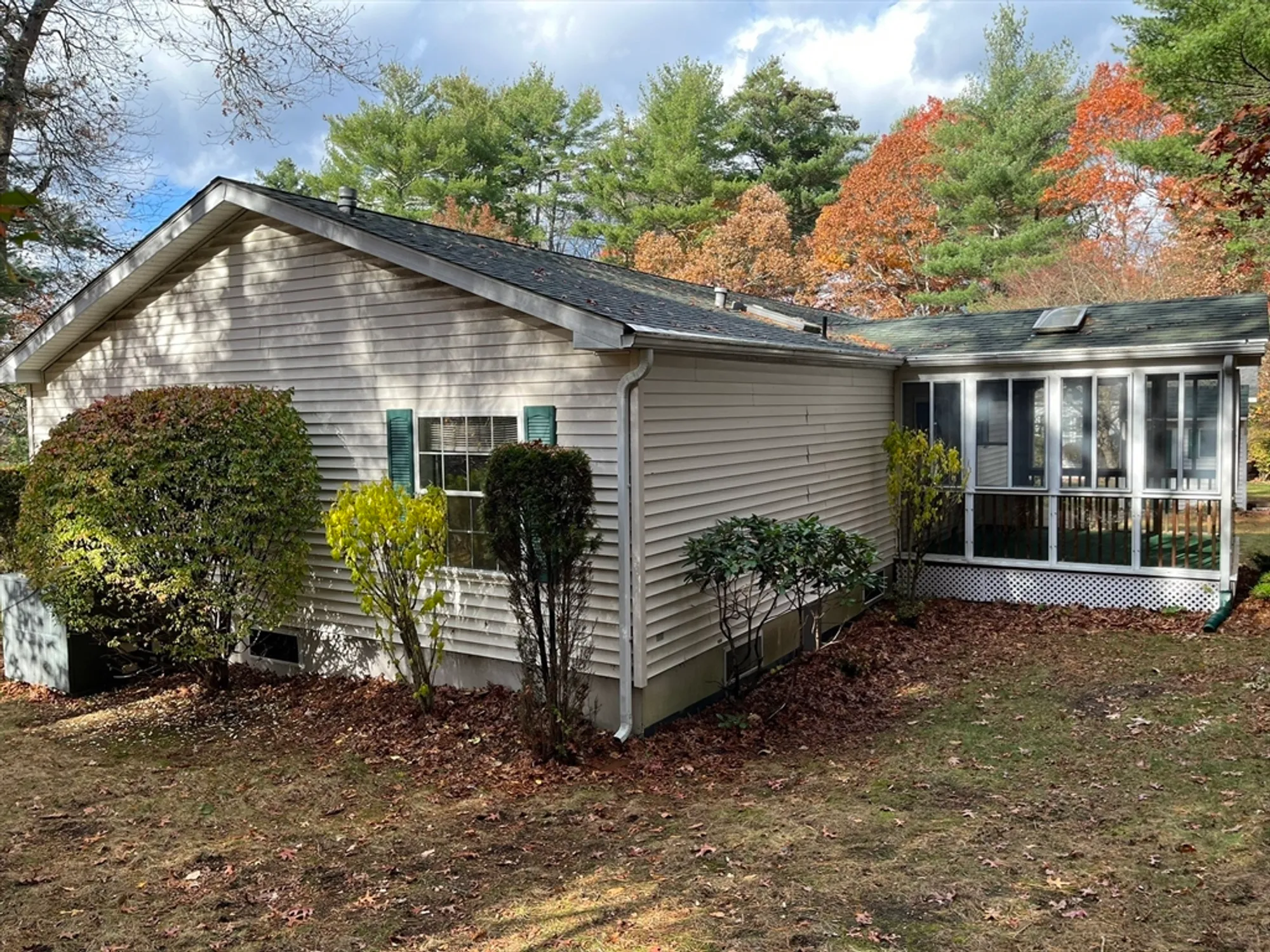 Property Slideshow image 3 of 16 | 2612 oak point dr, Middleboro, MA, 02346