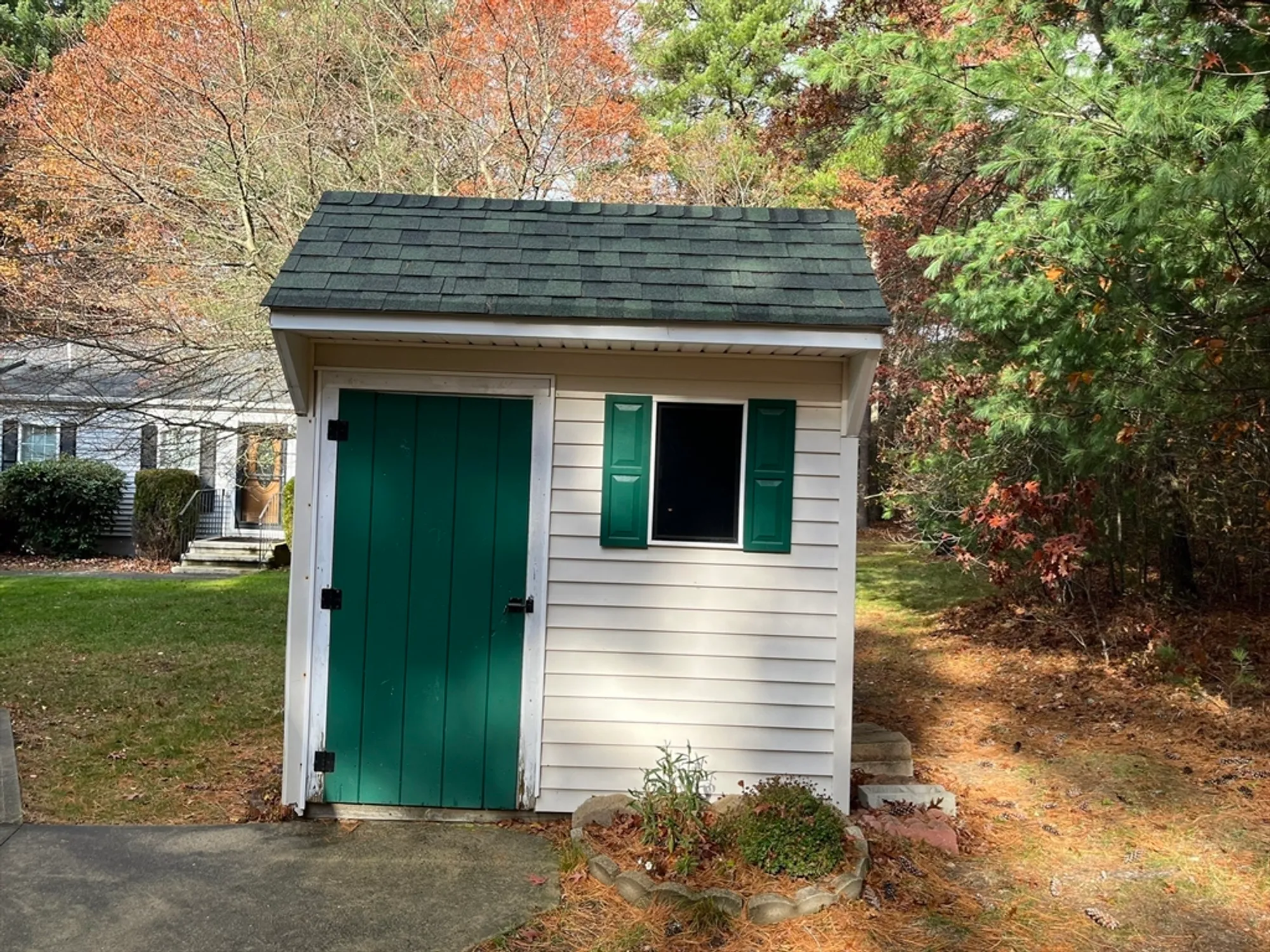 Property Slideshow image 5 of 16 | 2612 oak point dr, Middleboro, MA, 02346