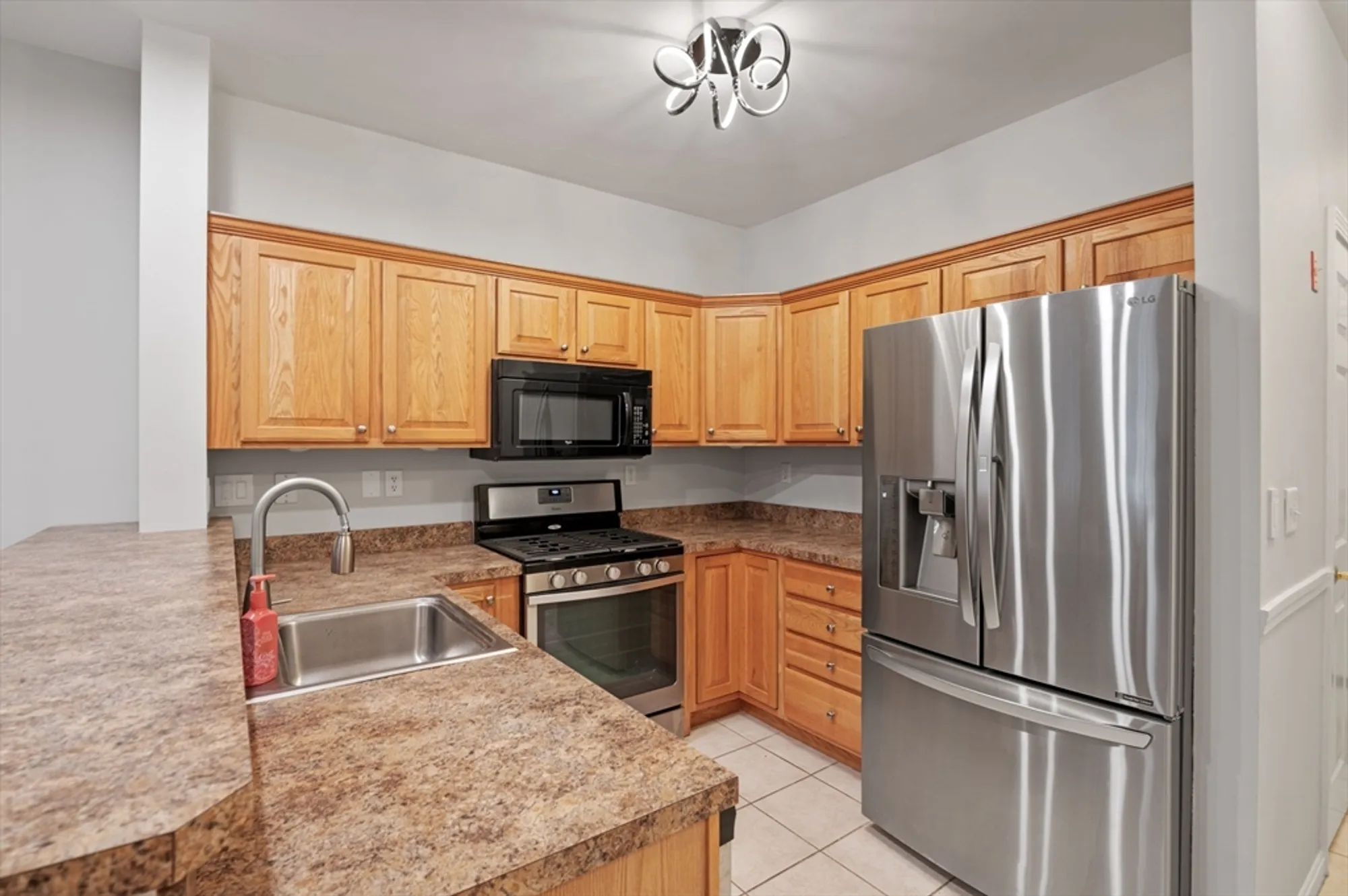 Property Slideshow image 6 of 42 | 603 alyssa dr # 603, Groveland, MA, 01834